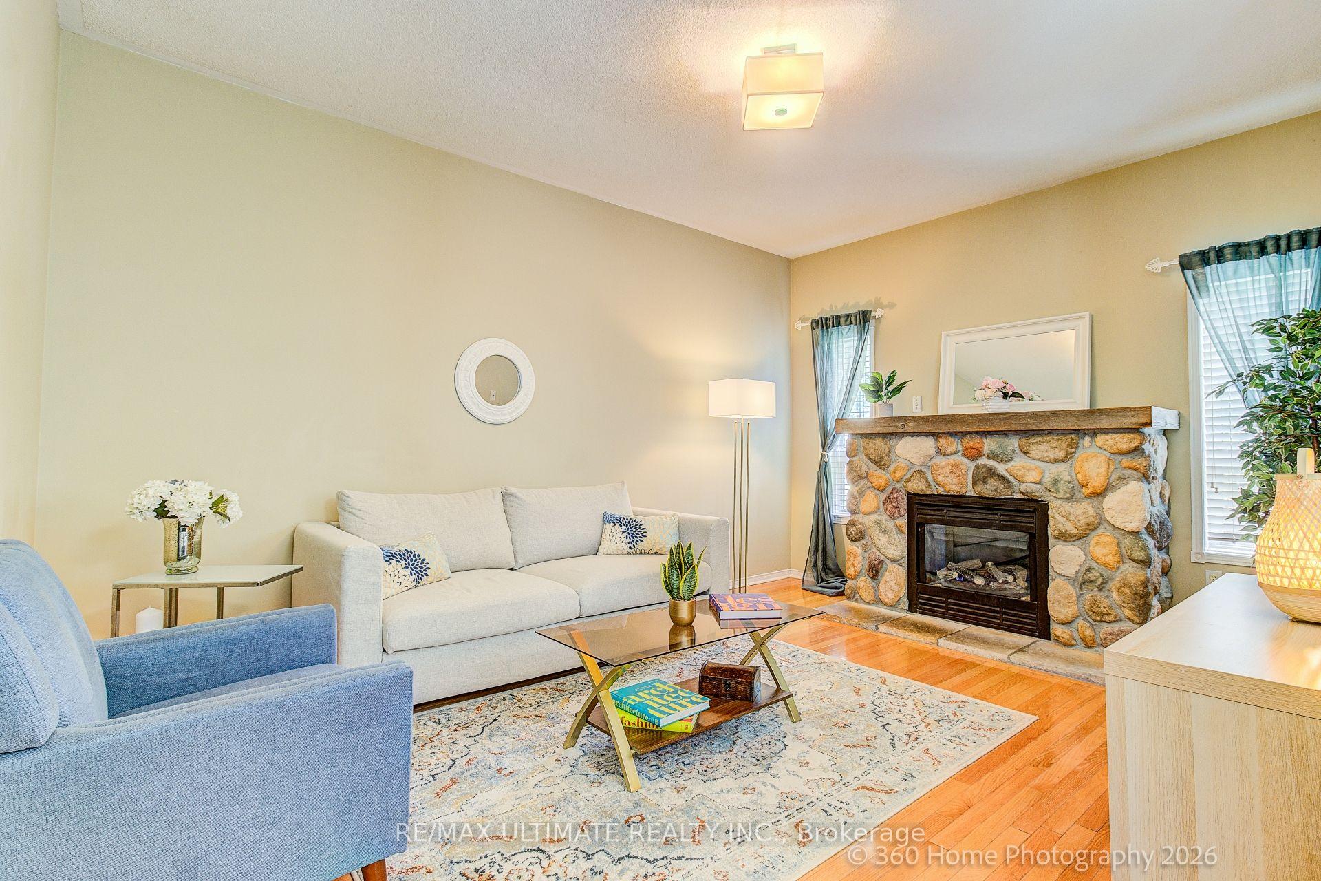 Photo 5 of 53 Wilshire Drive, Whitby, Brooklin — HOMEH