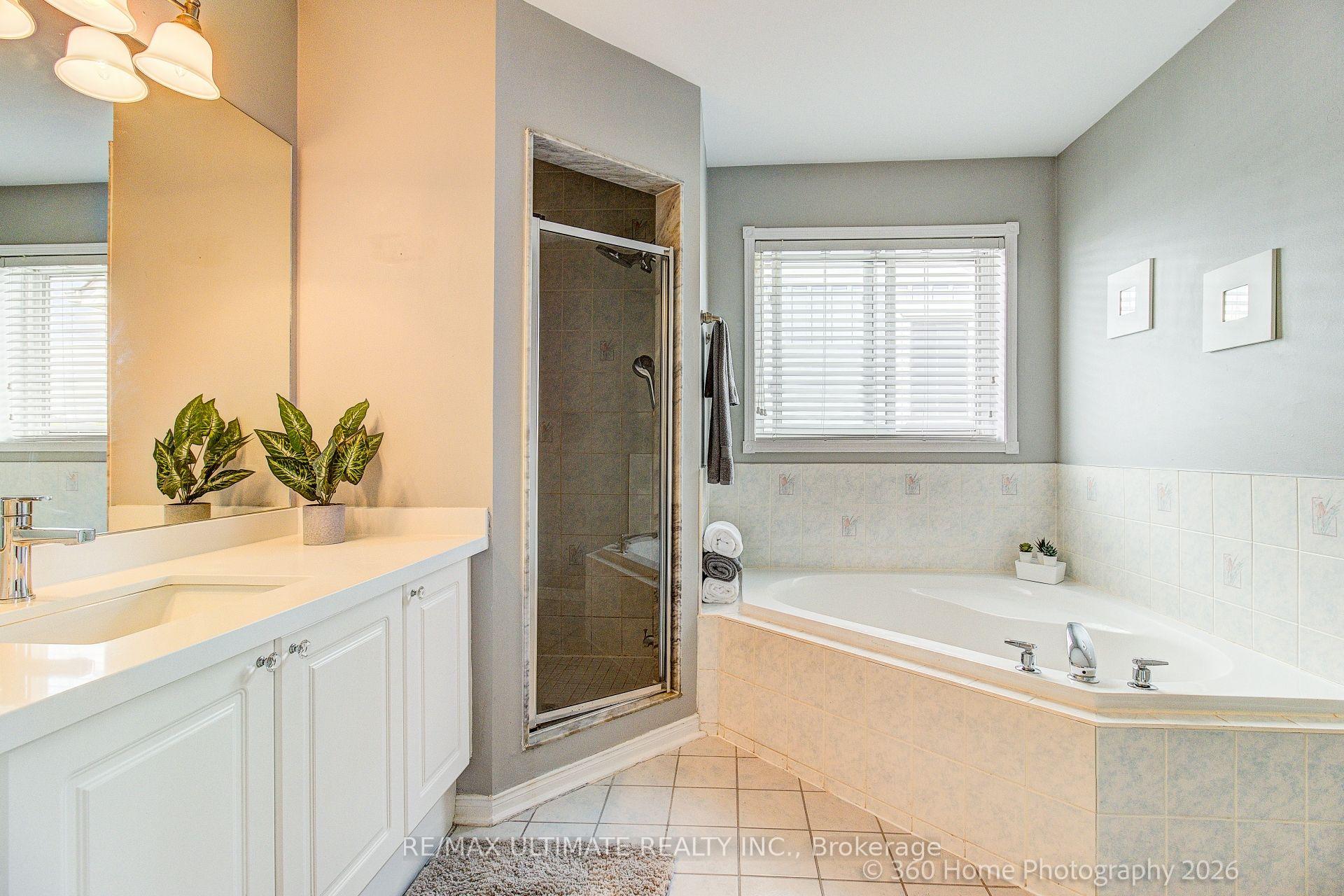 Photo 13 of 53 Wilshire Drive, Whitby, Brooklin — HOMEH