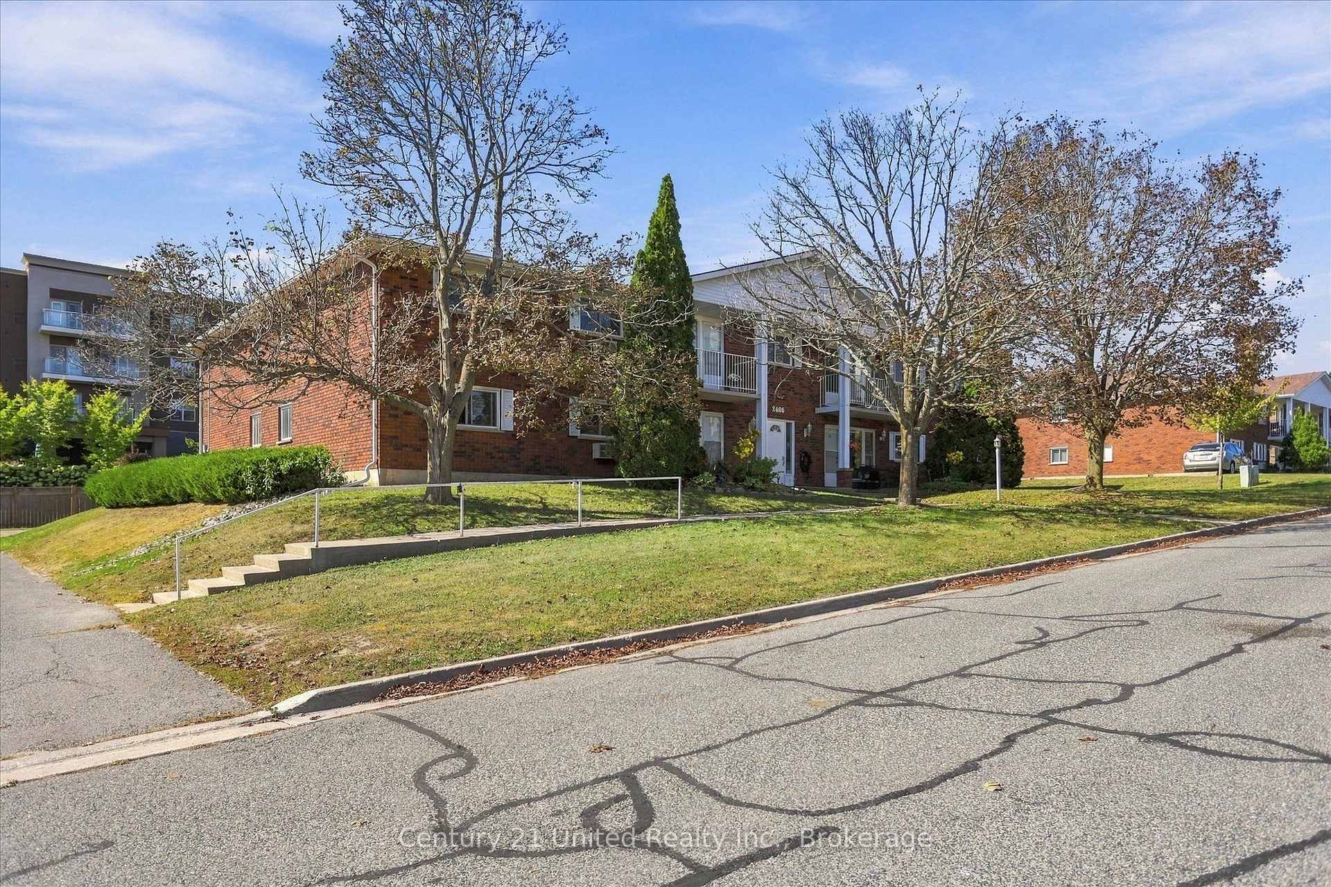 Photo 3 of Unit 202, 2406 Mountland Drive, Peterborough, Monaghan Ward 2 — HOMEH