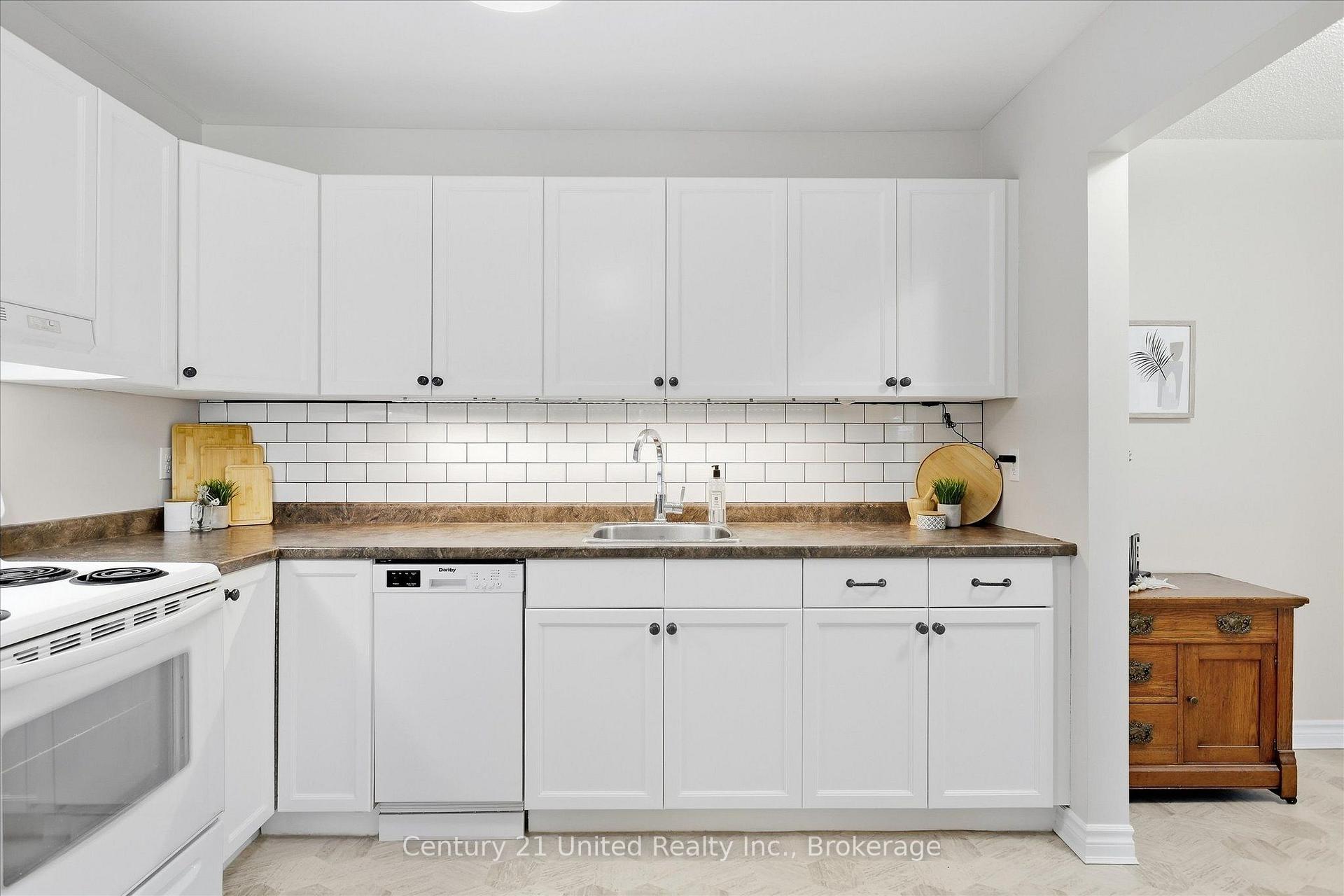 Photo 9 of Unit 202, 2406 Mountland Drive, Peterborough, Monaghan Ward 2 — HOMEH