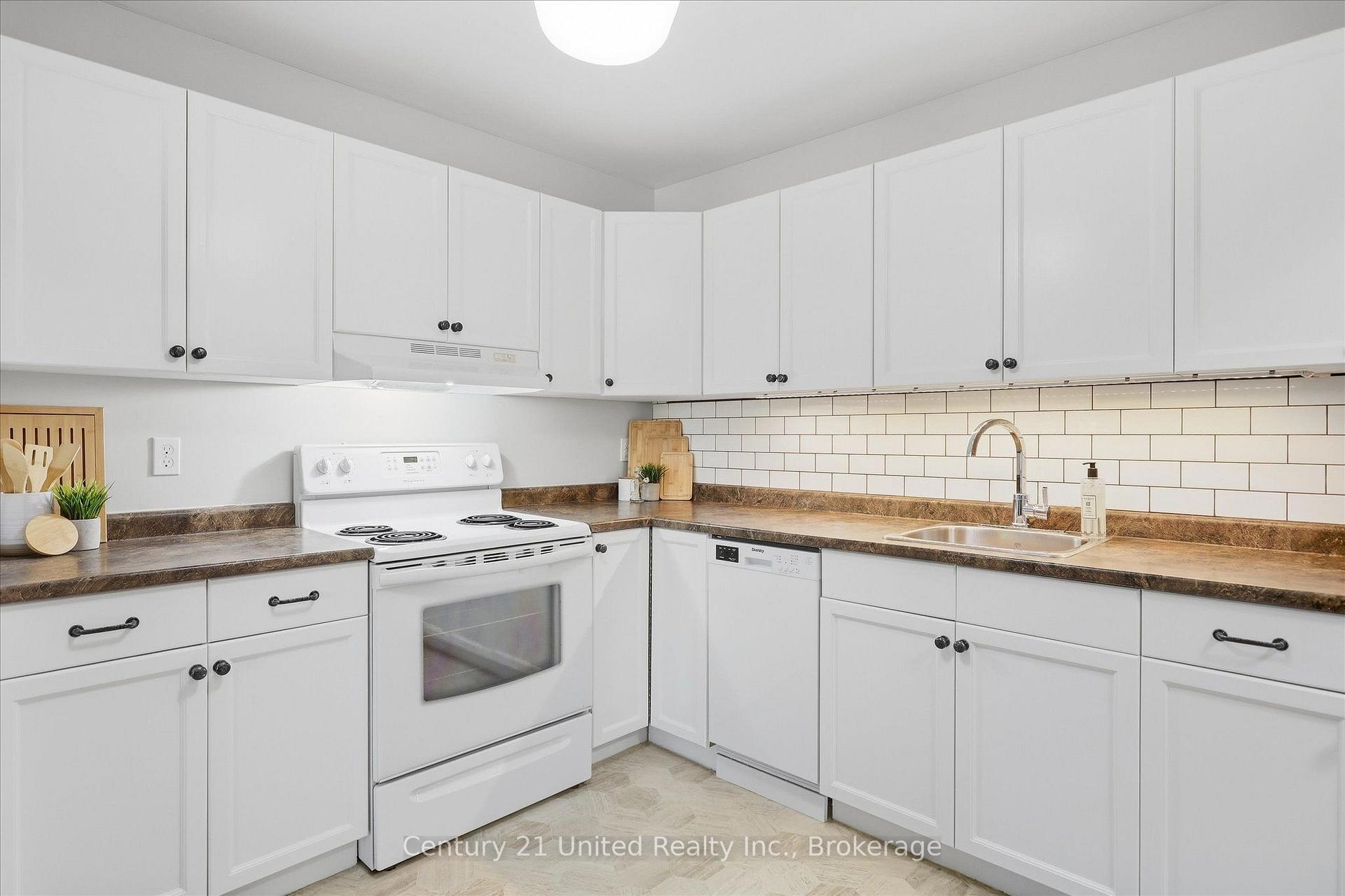 Photo 10 of Unit 202, 2406 Mountland Drive, Peterborough, Monaghan Ward 2 — HOMEH