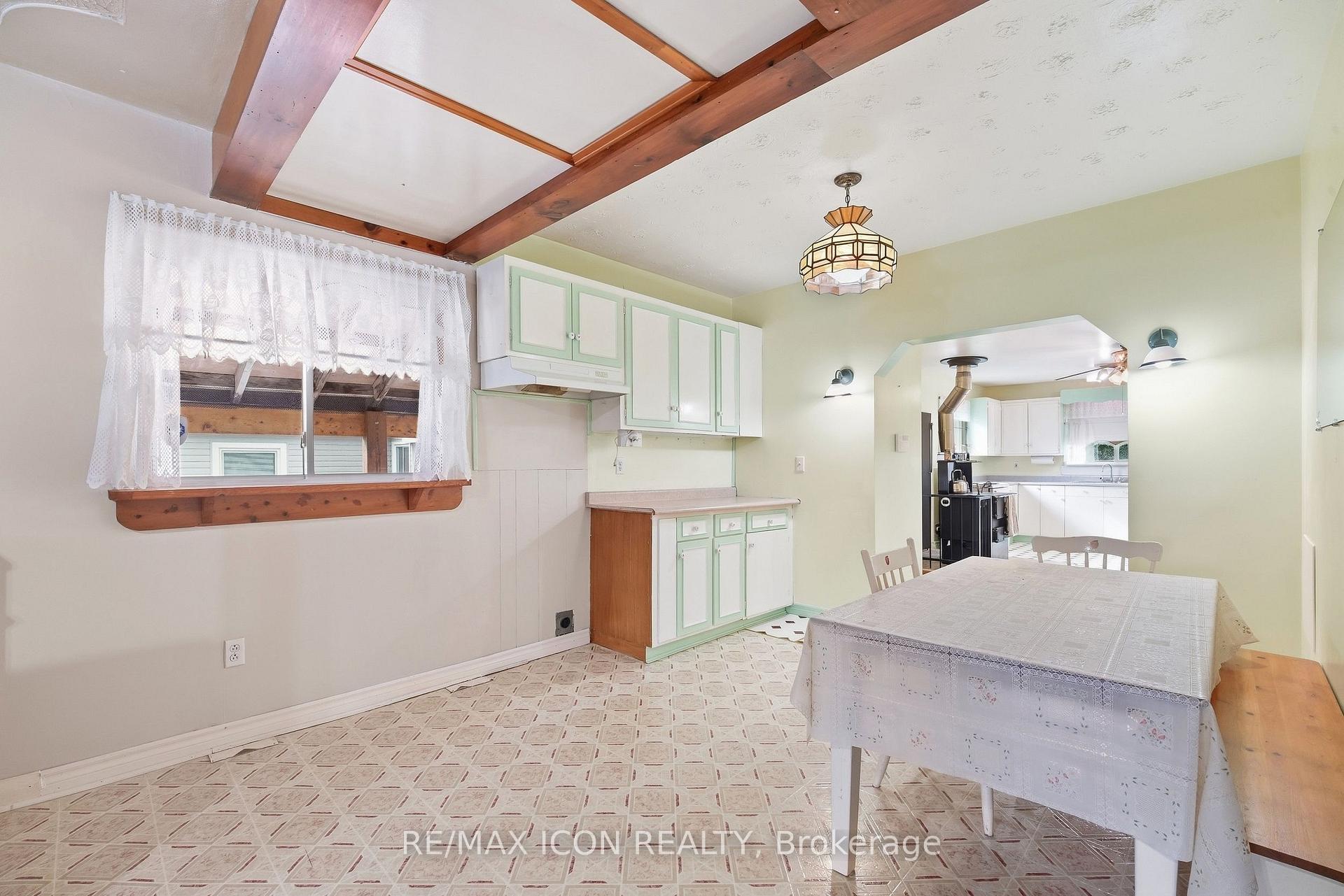 Photo 6 of 423 Lawrence Avenue, Kitchener, Victoria Hills — HOMEH
