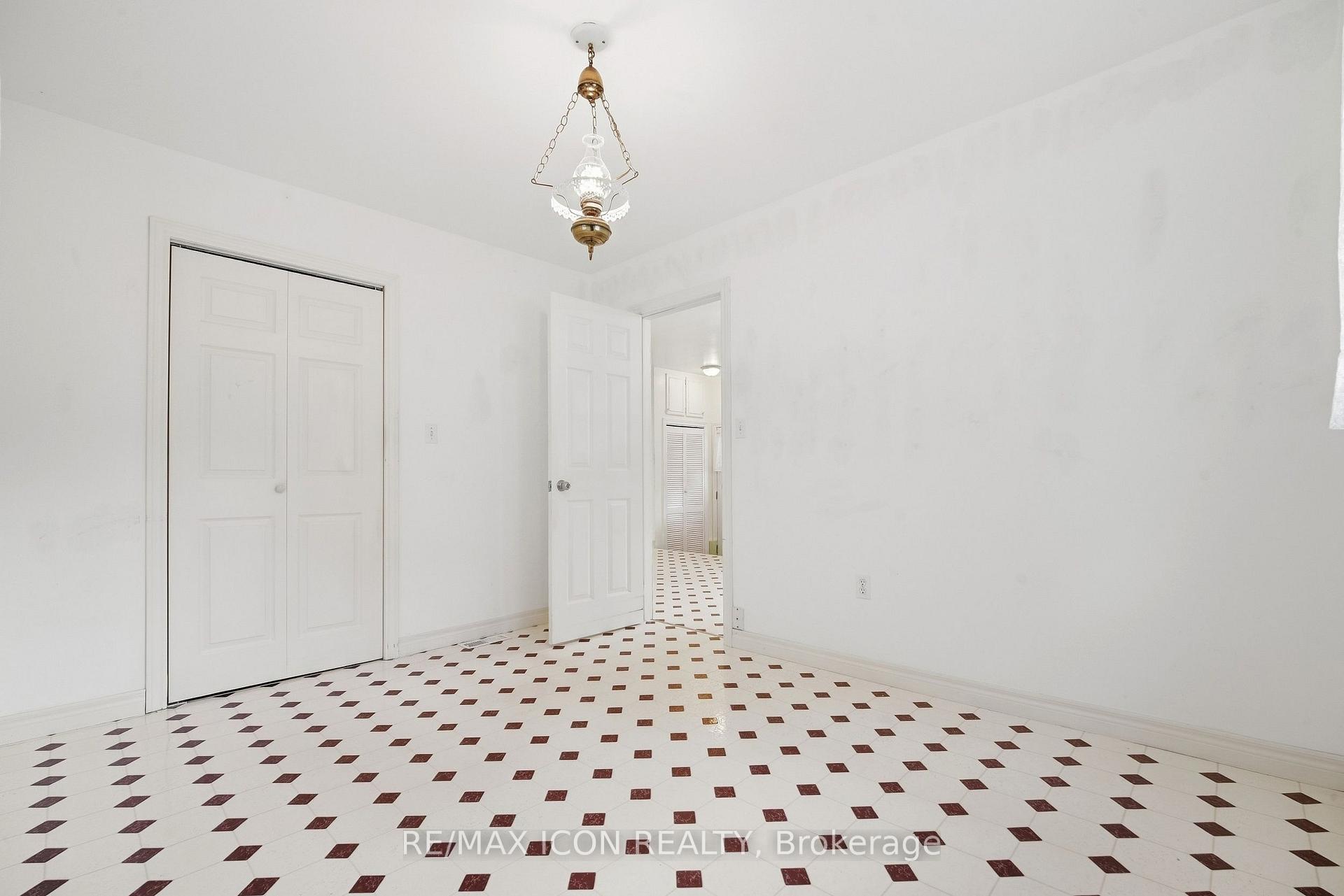 Photo 14 of 423 Lawrence Avenue, Kitchener, Victoria Hills — HOMEH