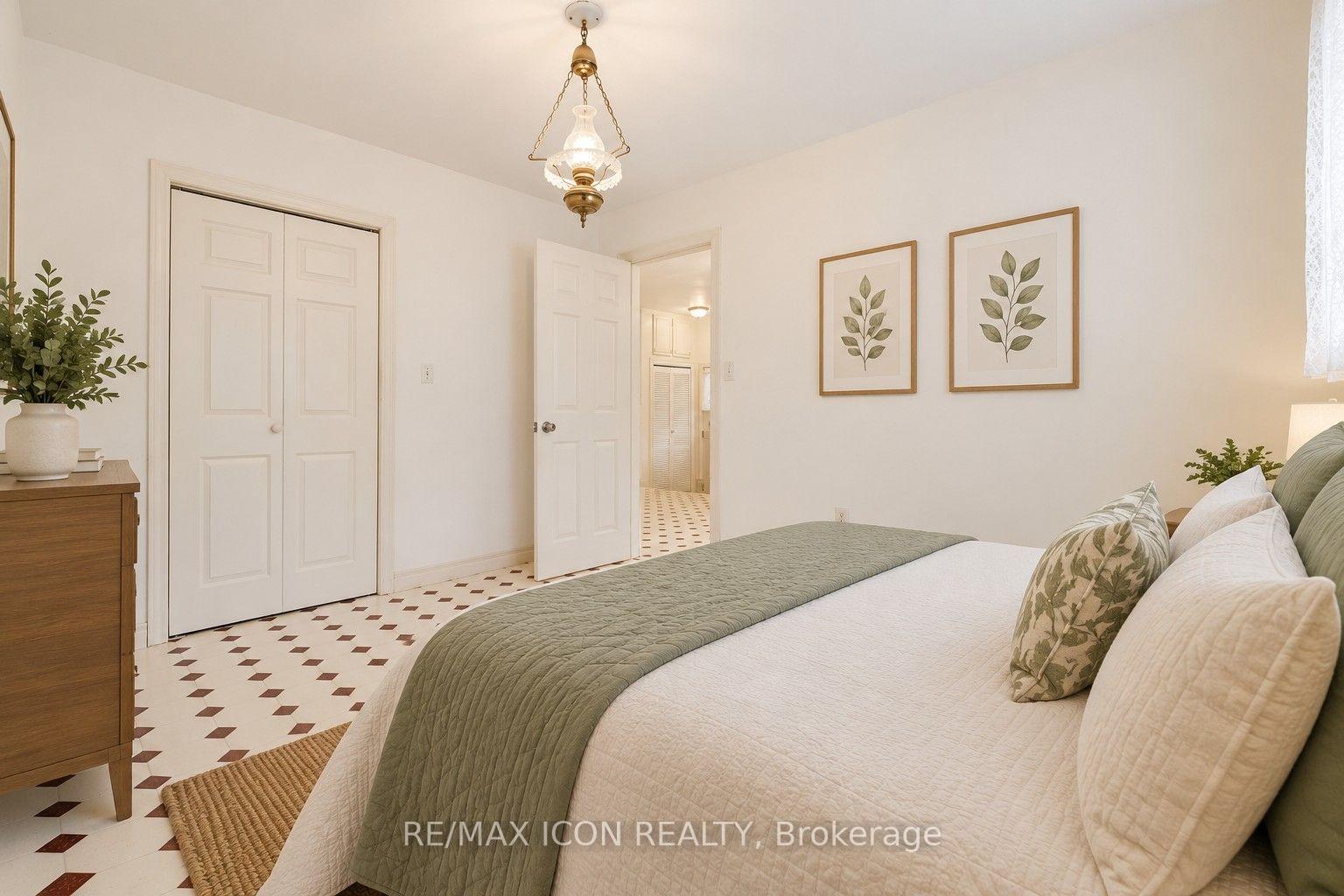 Photo 15 of 423 Lawrence Avenue, Kitchener, Victoria Hills — HOMEH