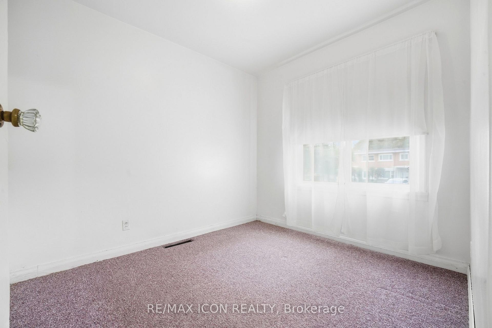 Photo 19 of 423 Lawrence Avenue, Kitchener, Victoria Hills — HOMEH