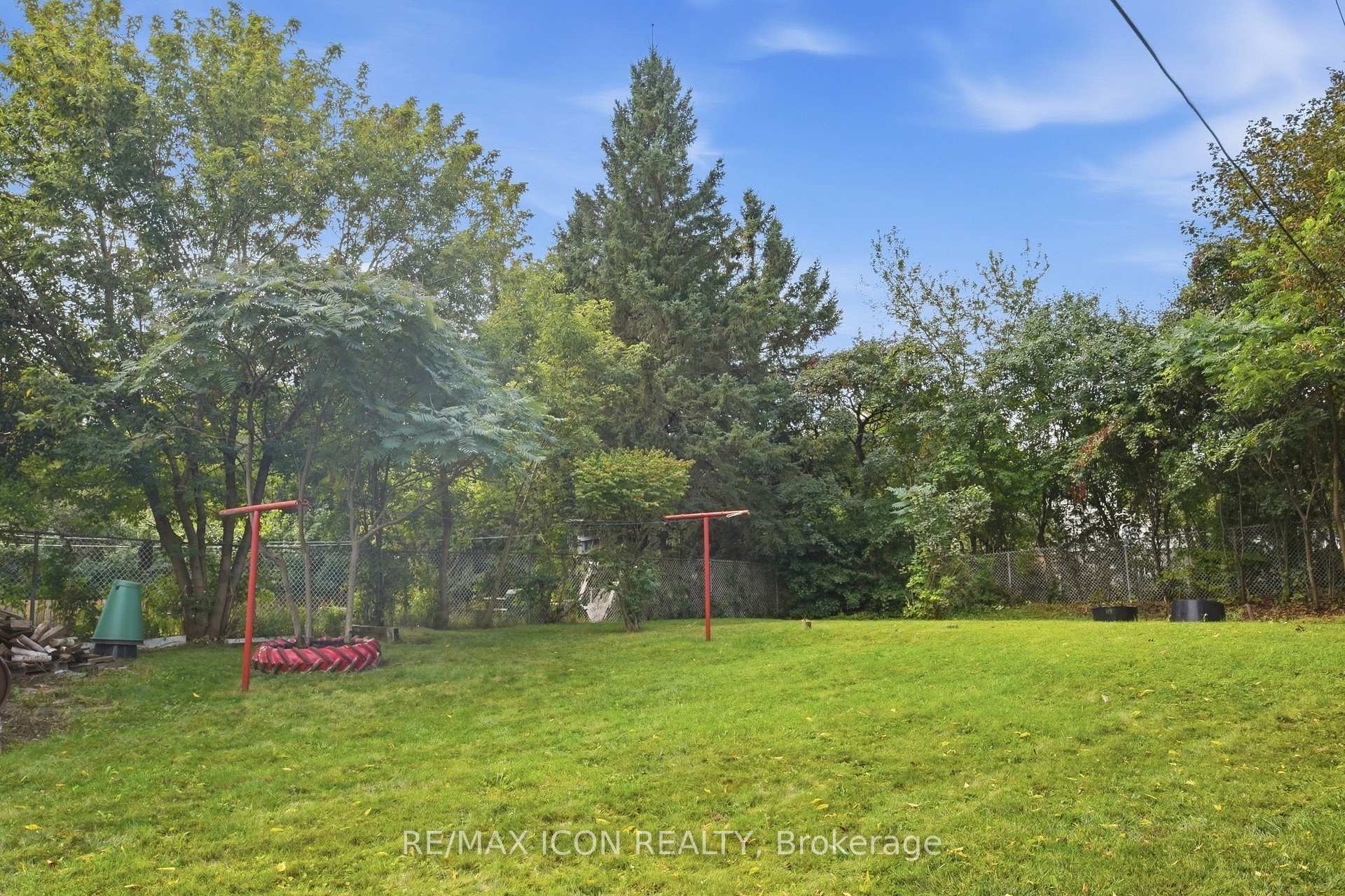 Photo 29 of 423 Lawrence Avenue, Kitchener, Victoria Hills — HOMEH