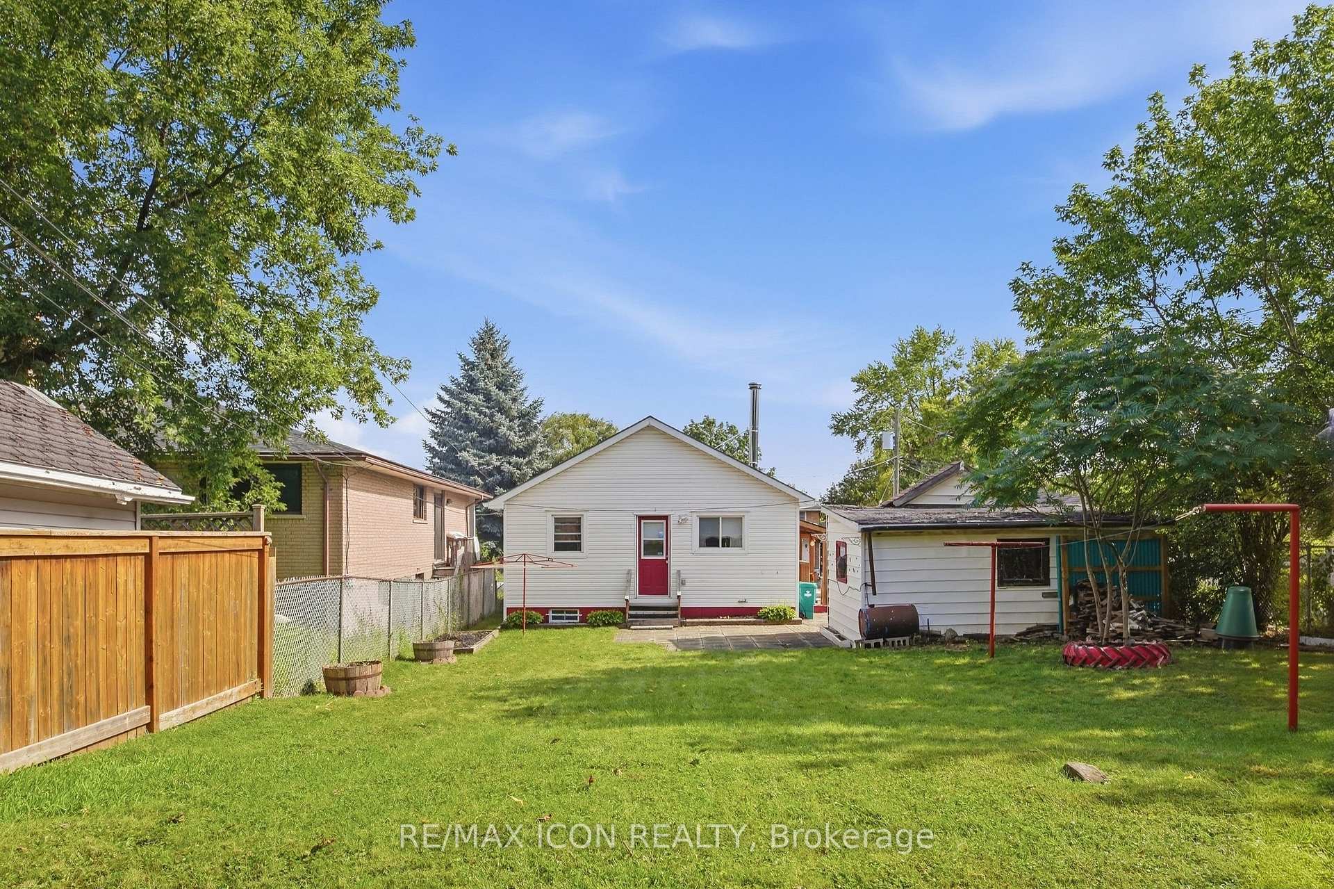 Photo 30 of 423 Lawrence Avenue, Kitchener, Victoria Hills — HOMEH