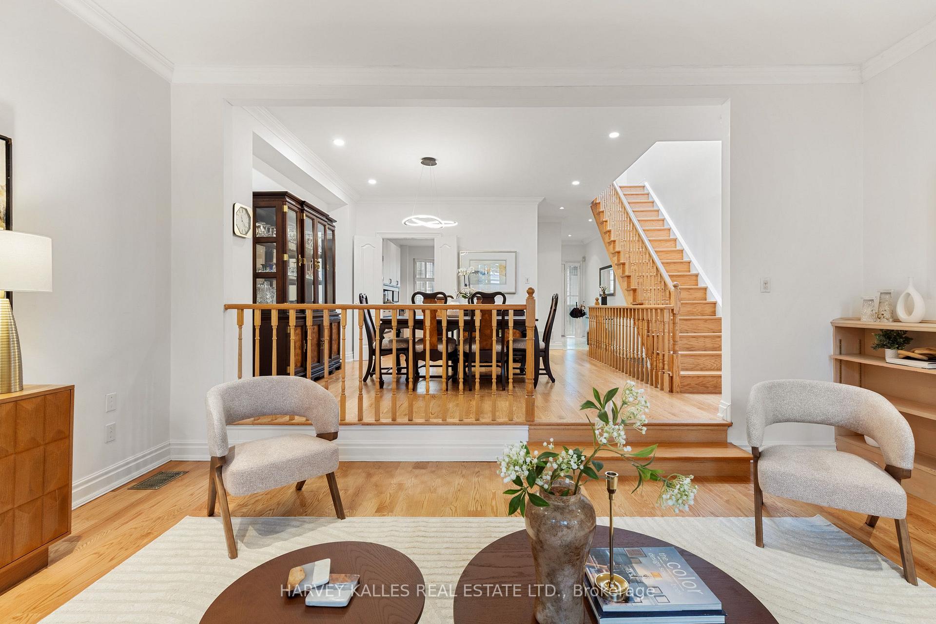 Photo 10 of 84 Walmsley Boulevard, Toronto, Yonge-St. Clair — HOMEH