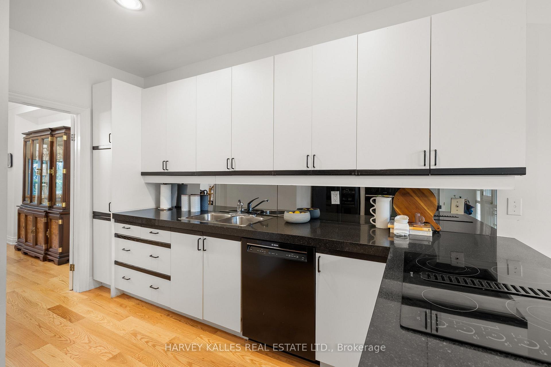 Photo 19 of 84 Walmsley Boulevard, Toronto, Yonge-St. Clair — HOMEH