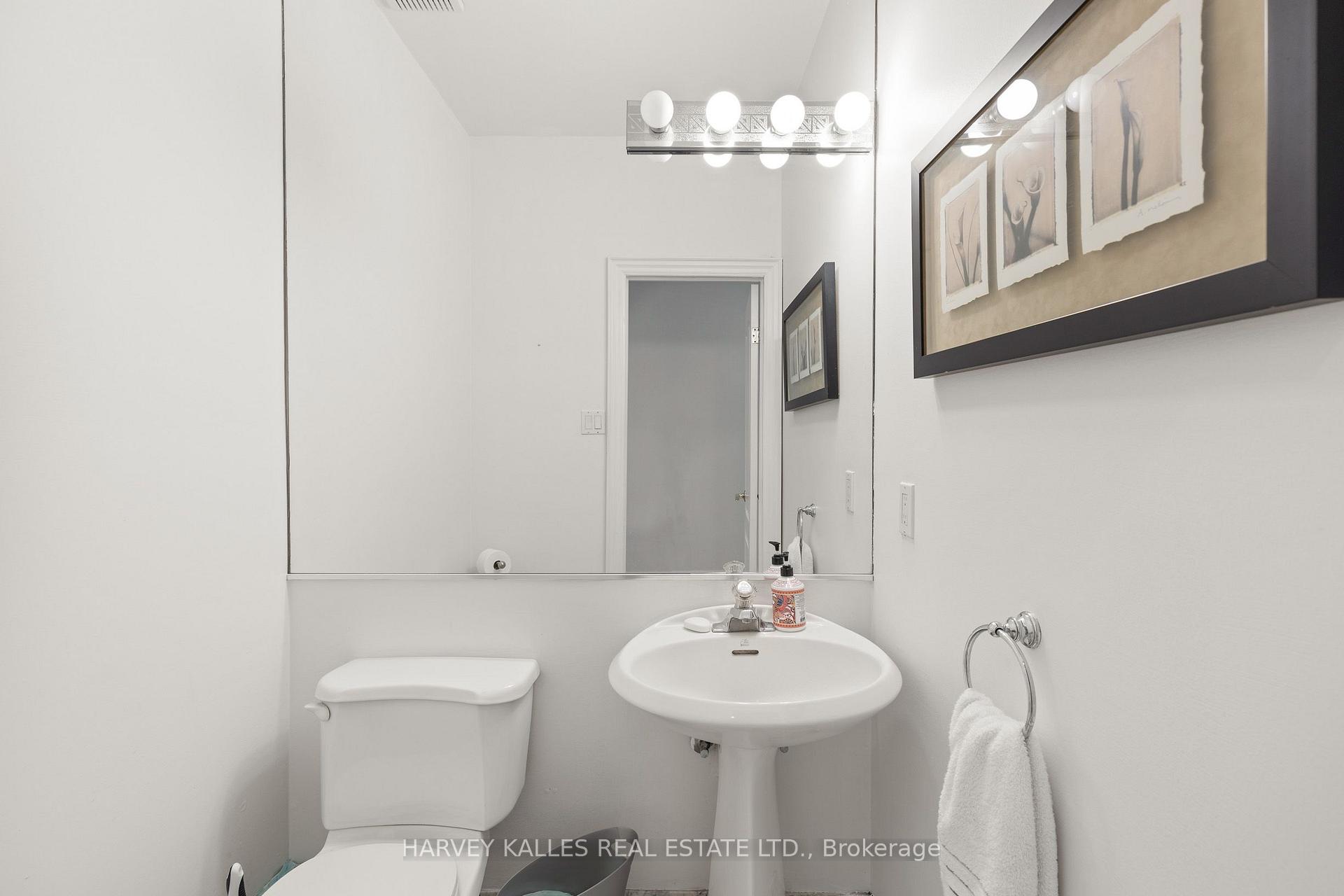 Photo 23 of 84 Walmsley Boulevard, Toronto, Yonge-St. Clair — HOMEH
