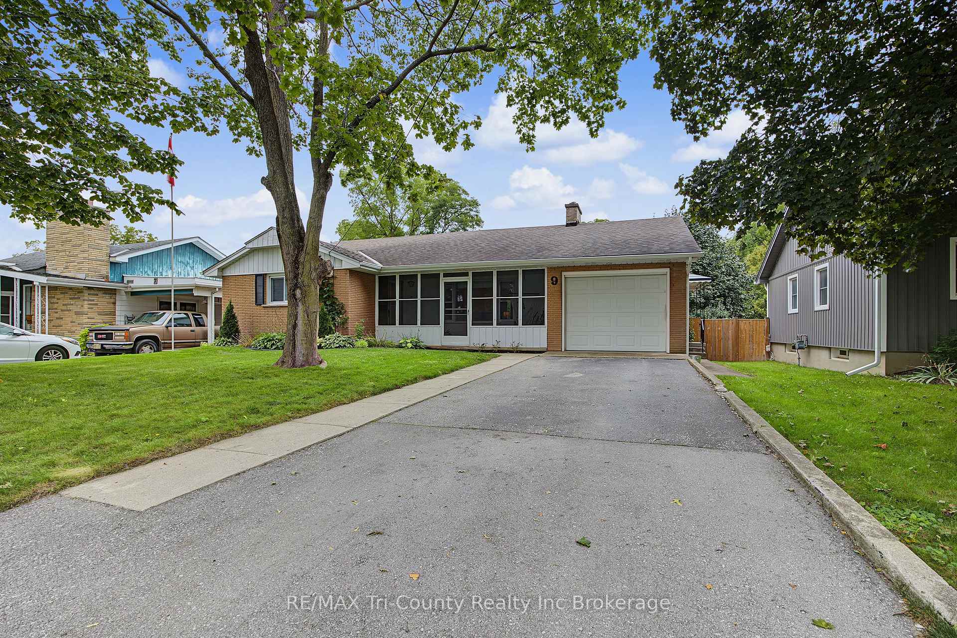 Photo 1 of 9 Parkside Drive, Tillsonburg — HOMEH