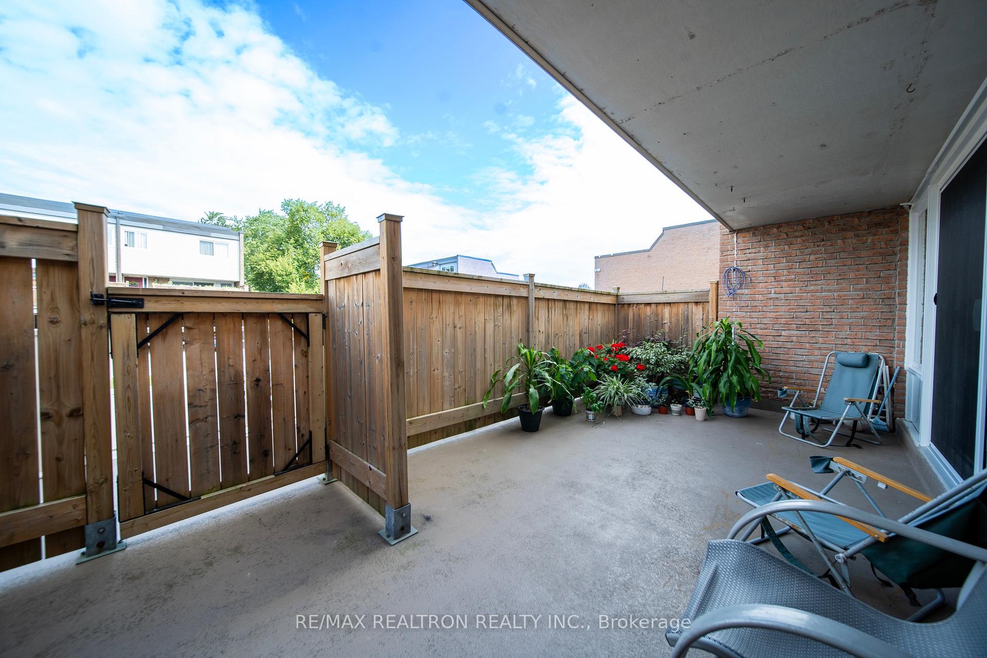 Photo 27 of 297 Milestone Crescent, Aurora, Aurora Village — HOMEH