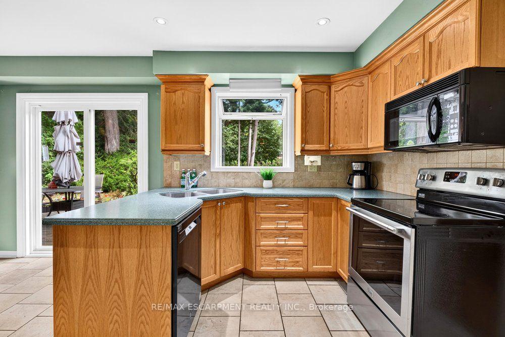 Photo 6 of 159 All Saints Crescent, Oakville, Ford — HOMEH