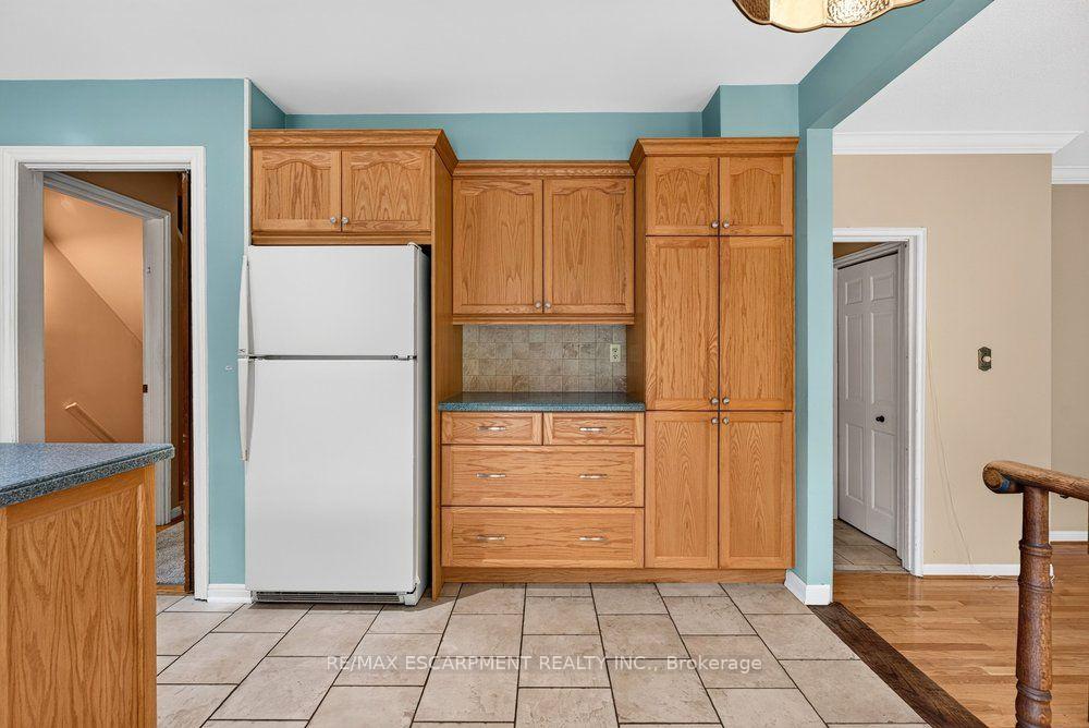 Photo 7 of 159 All Saints Crescent, Oakville, Ford — HOMEH