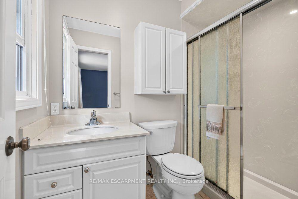 Photo 17 of 159 All Saints Crescent, Oakville, Ford — HOMEH