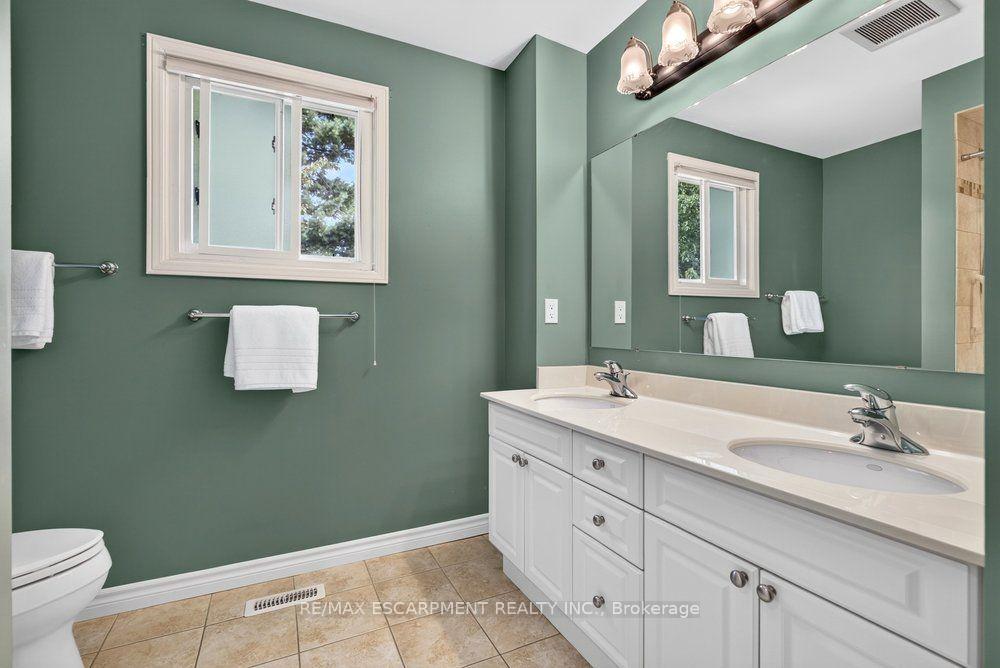 Photo 20 of 159 All Saints Crescent, Oakville, Ford — HOMEH