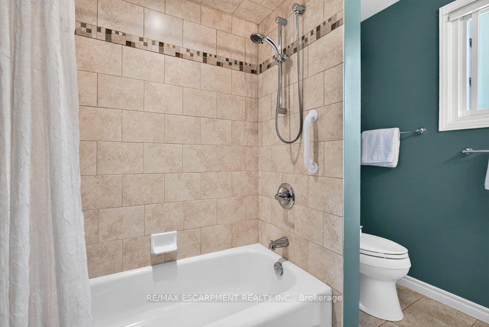Photo 21 of 159 All Saints Crescent, Oakville, Ford — HOMEH