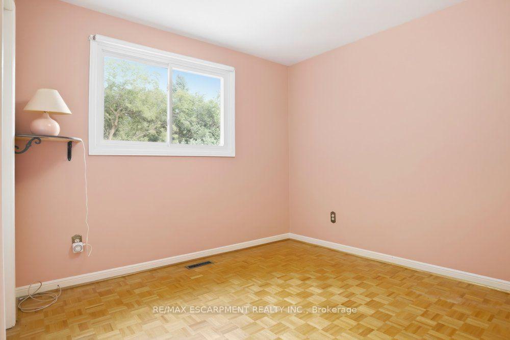 Photo 23 of 159 All Saints Crescent, Oakville, Ford — HOMEH
