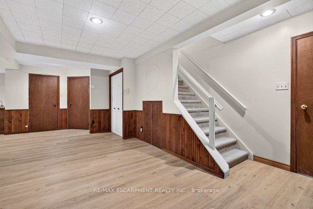 Photo 24 of 159 All Saints Crescent, Oakville, Ford — HOMEH