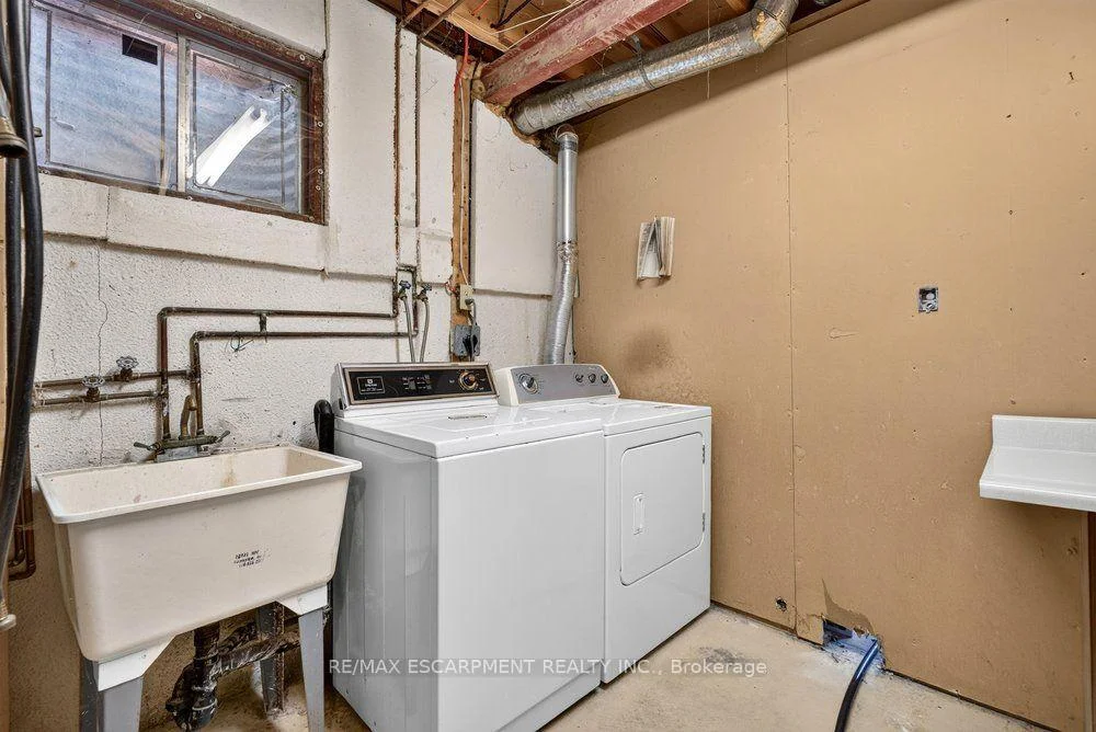 Photo 37 of 159 All Saints Crescent, Oakville, Ford — HOMEH