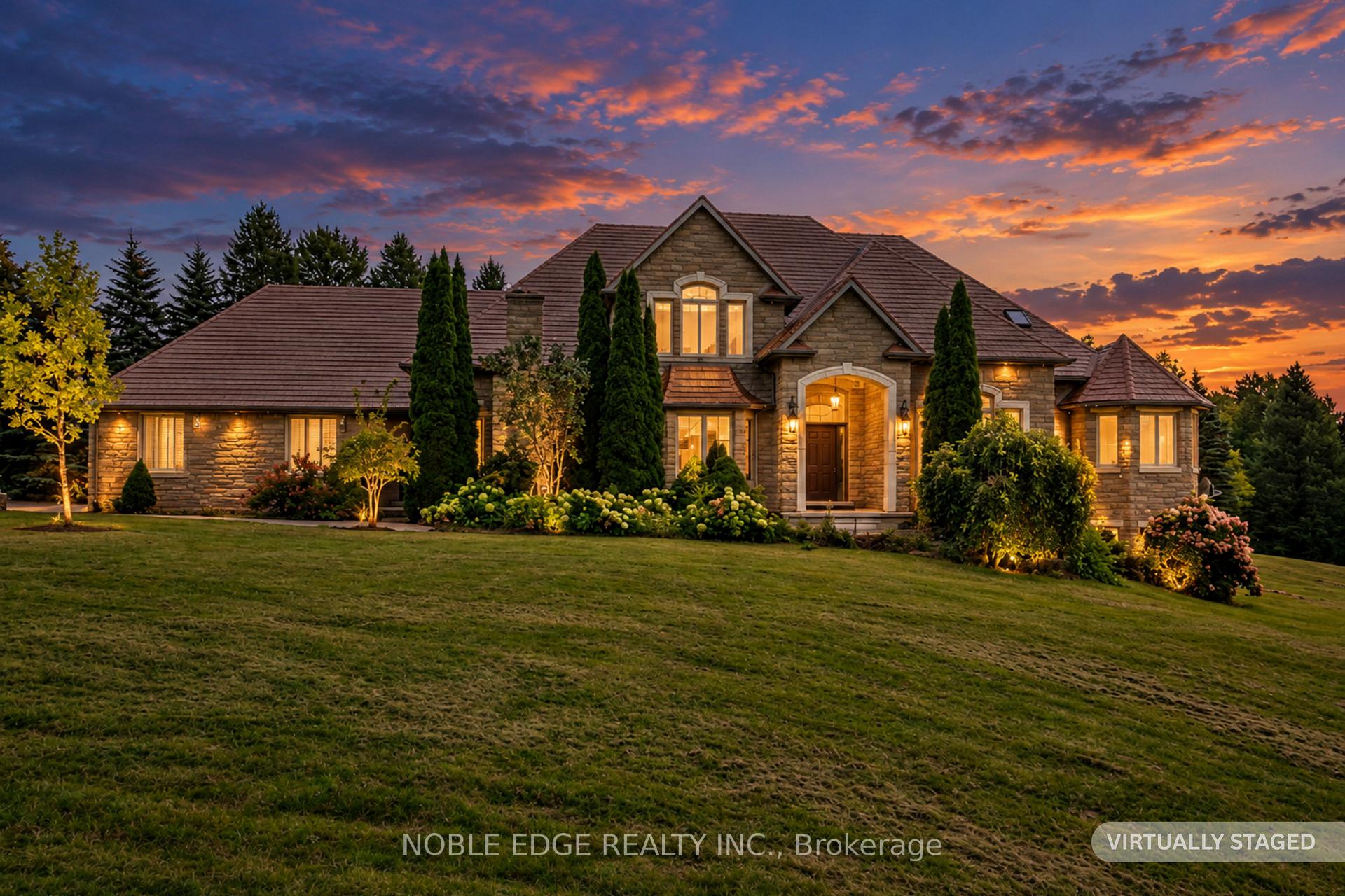 Photo 2 of 7 Walton Drive, Caledon, Palgrave — HOMEH