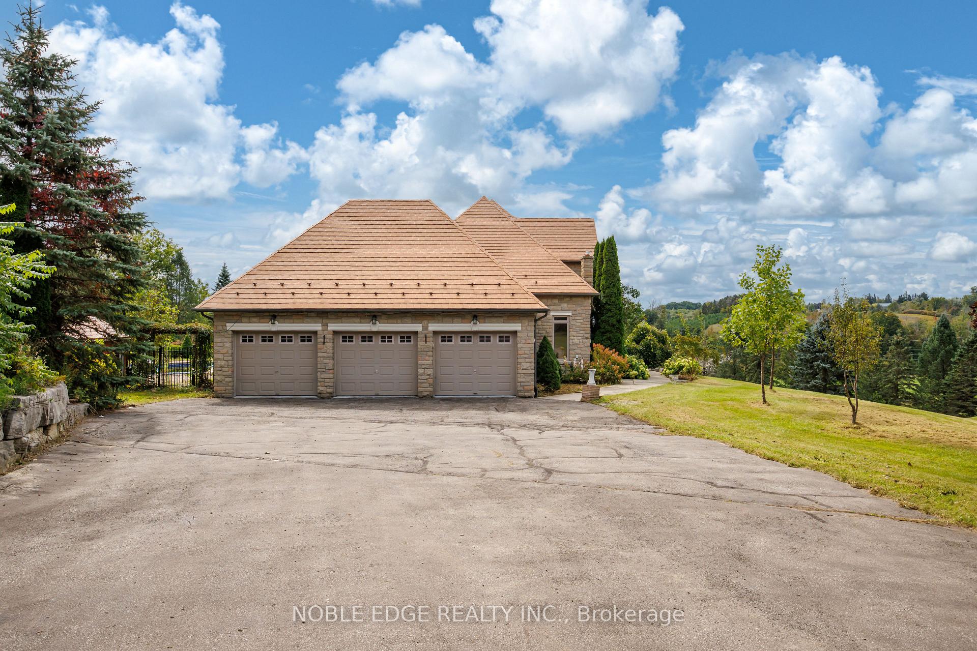Photo 7 of 7 Walton Drive, Caledon, Palgrave — HOMEH