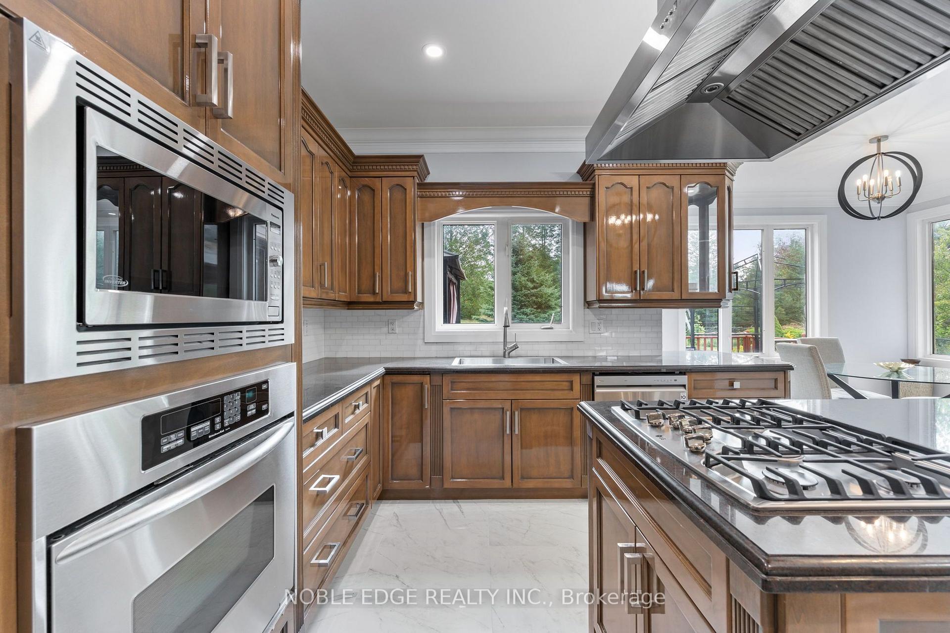 Photo 8 of 7 Walton Drive, Caledon, Palgrave — HOMEH