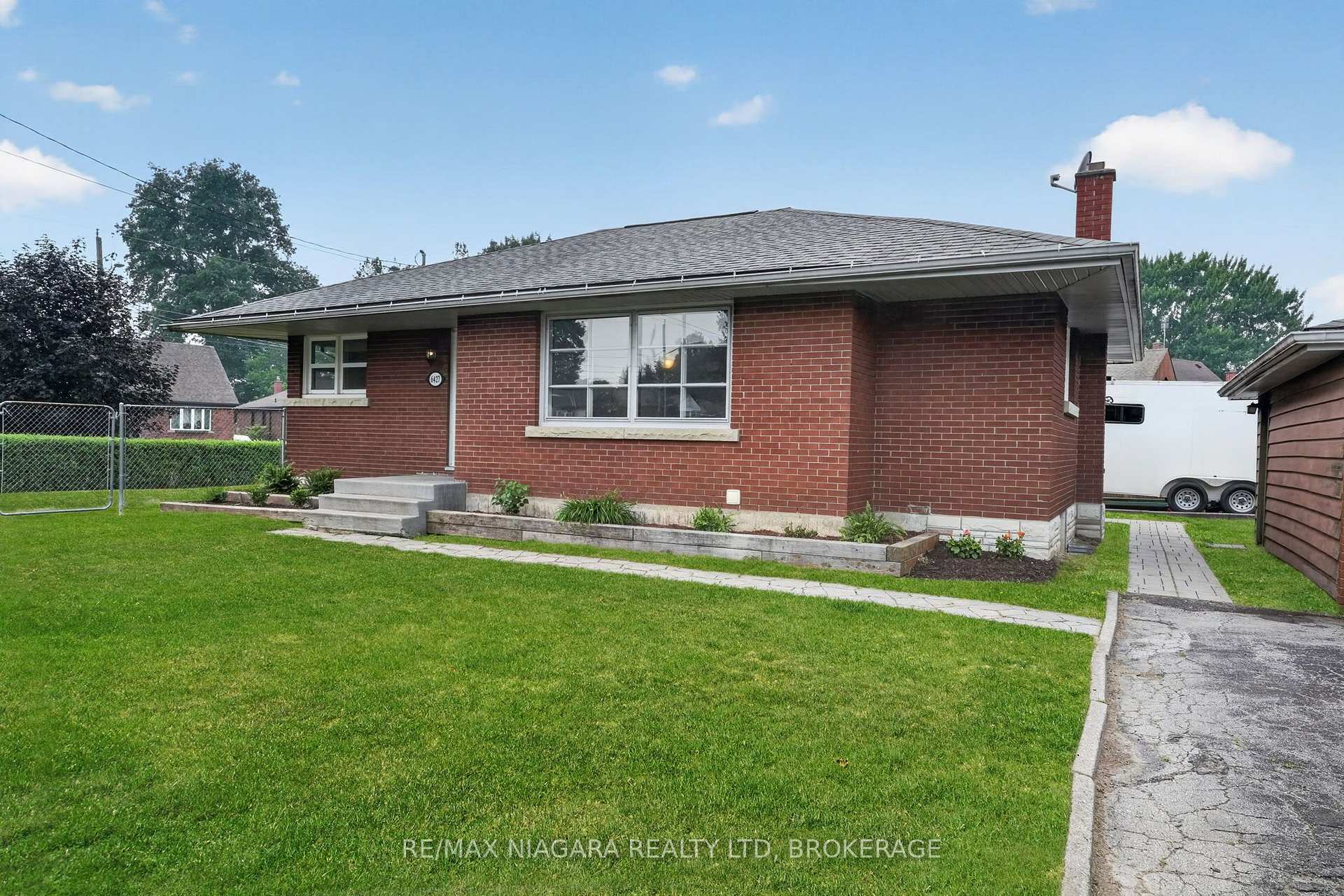 Photo 3 of 6427 Carlton Avenue, Niagara Falls, Dorchester — HOMEH