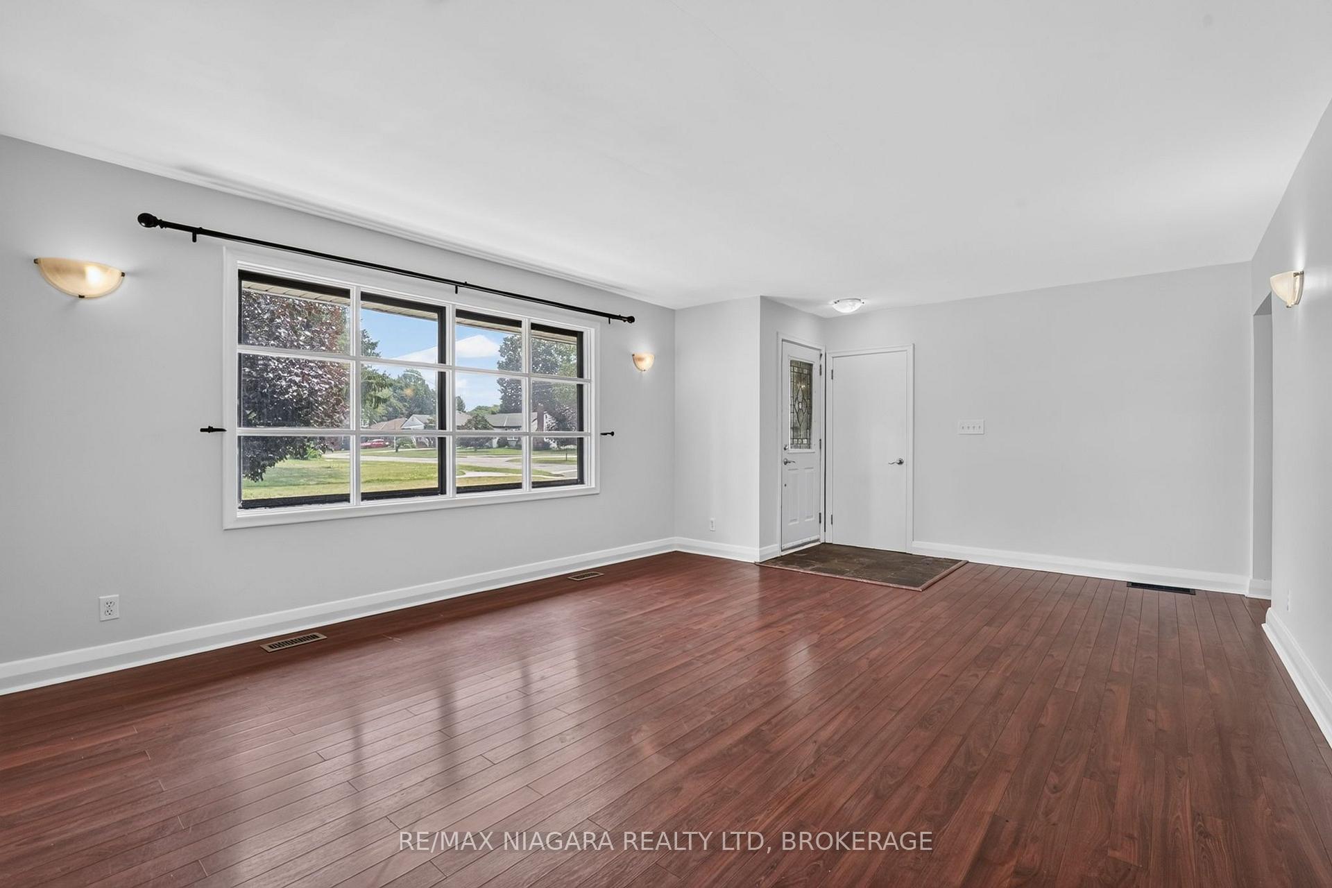 Photo 8 of 6427 Carlton Avenue, Niagara Falls, Dorchester — HOMEH