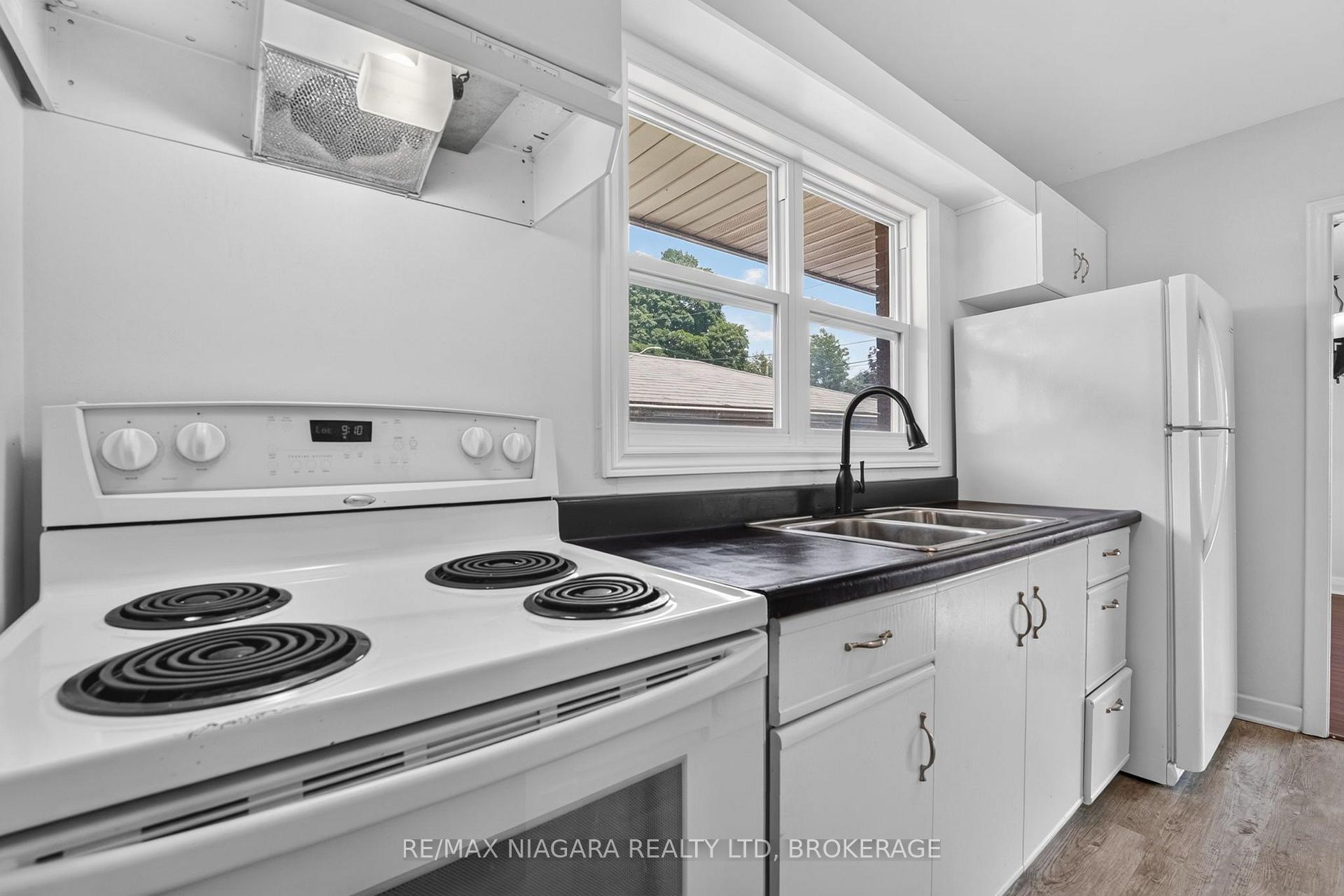 Photo 16 of 6427 Carlton Avenue, Niagara Falls, Dorchester — HOMEH