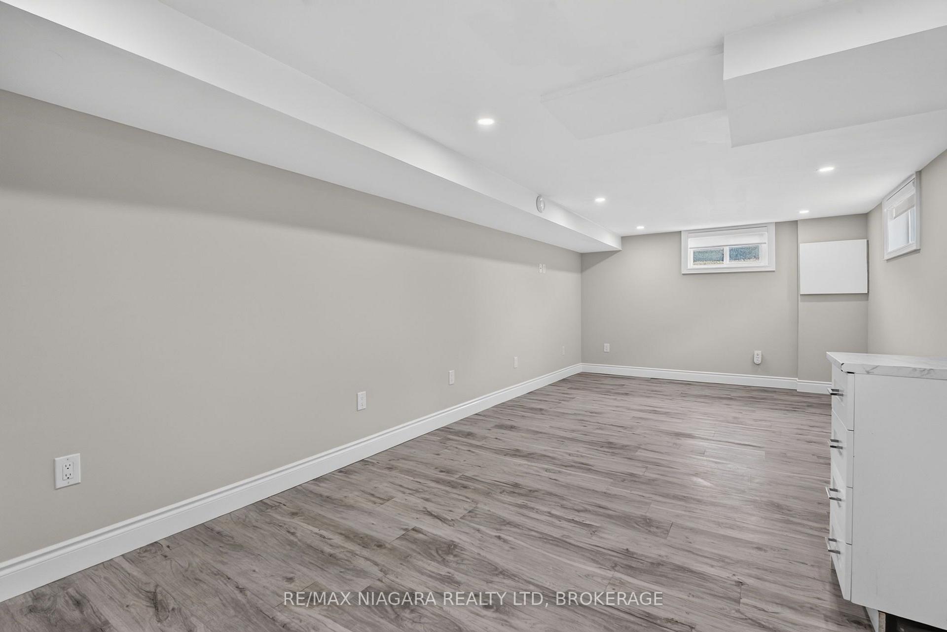 Photo 33 of 6427 Carlton Avenue, Niagara Falls, Dorchester — HOMEH