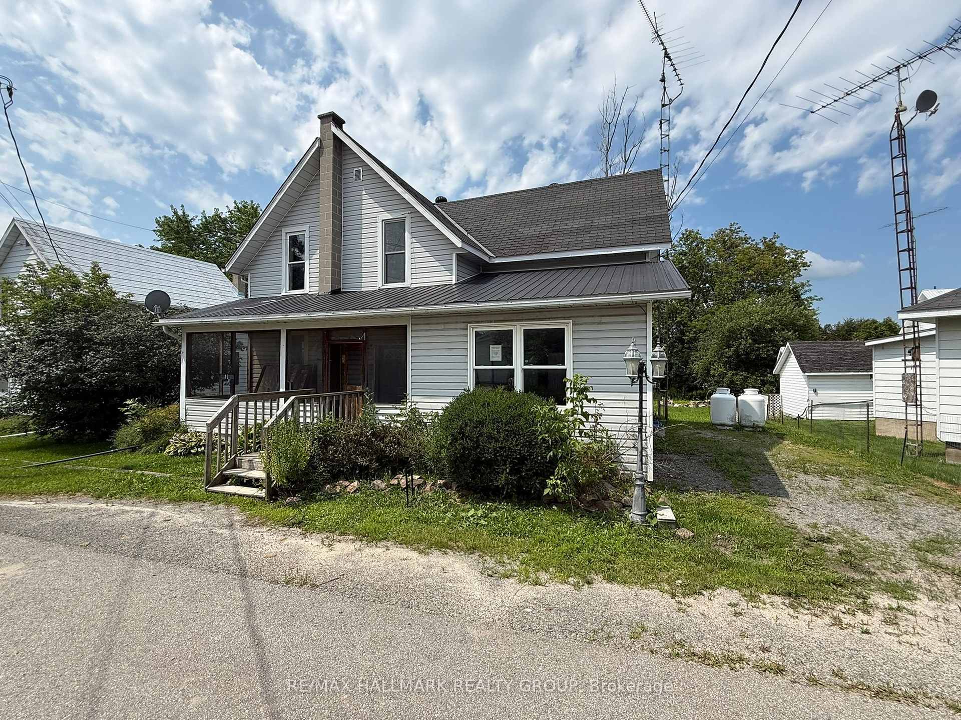 Photo 2 of 12 Circle Drive S, Rideau Lakes, Rideau Lakes (South Crosby) Twp — HOMEH