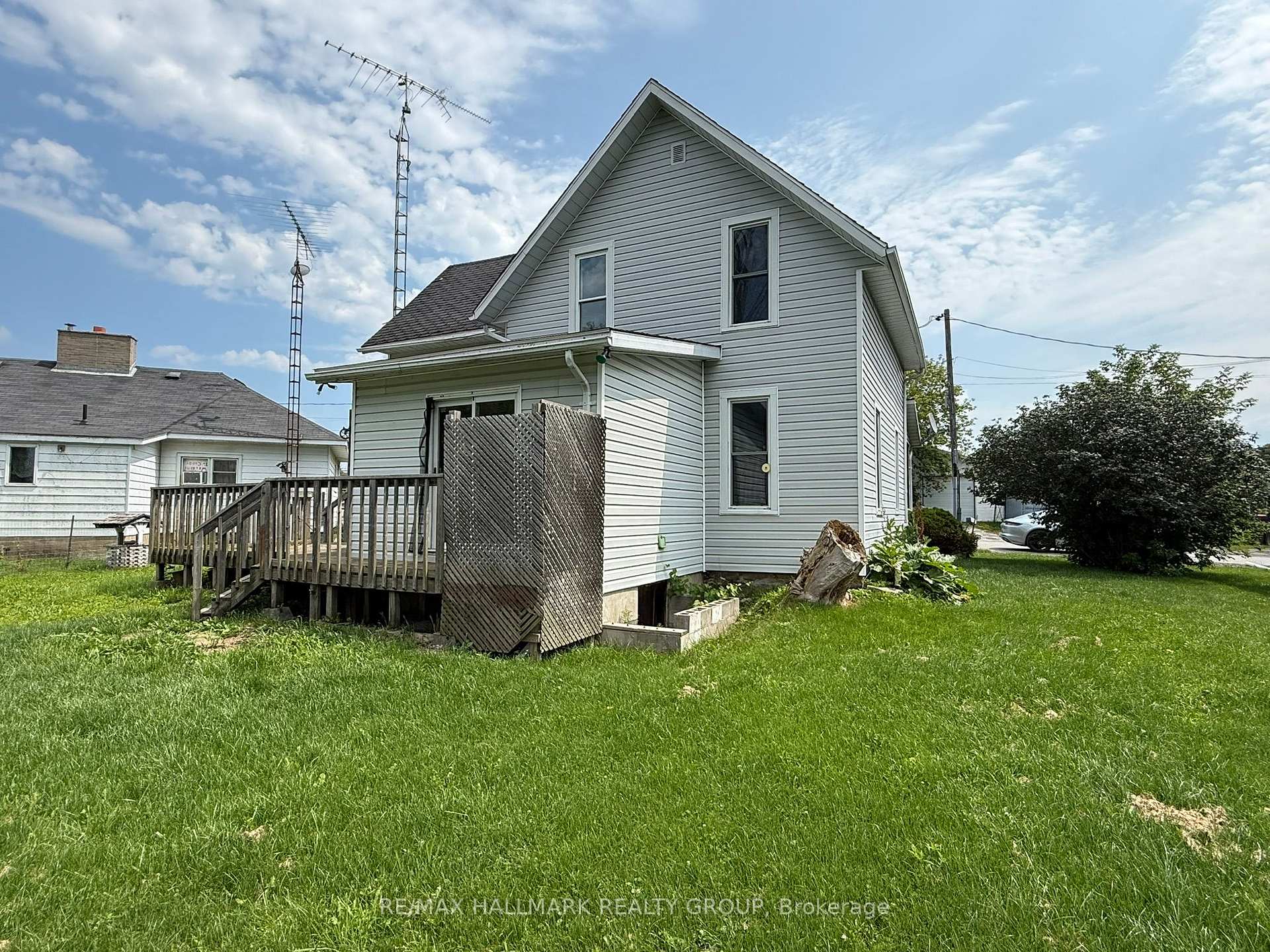 Photo 7 of 12 Circle Drive S, Rideau Lakes, Rideau Lakes (South Crosby) Twp — HOMEH