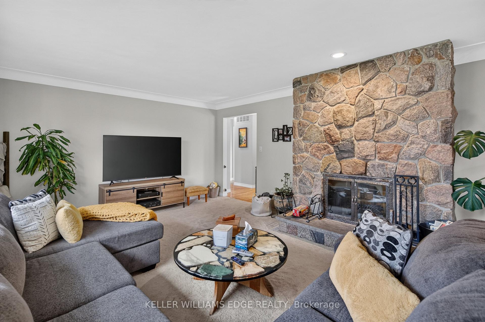 Photo 11 of 708 Old Hwy 8, Hamilton, Rockton — HOMEH