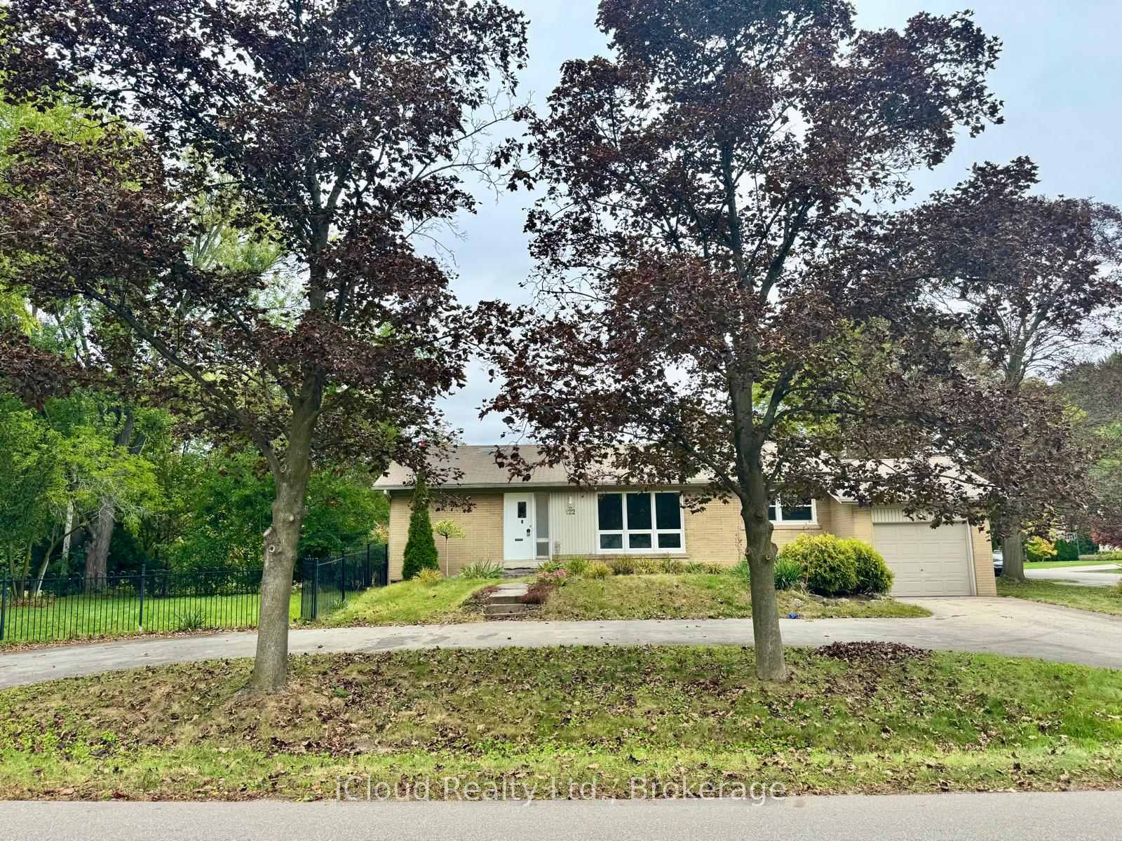 Photo 2 of 122 Selgrove Crescent, Oakville, Southwest — HOMEH