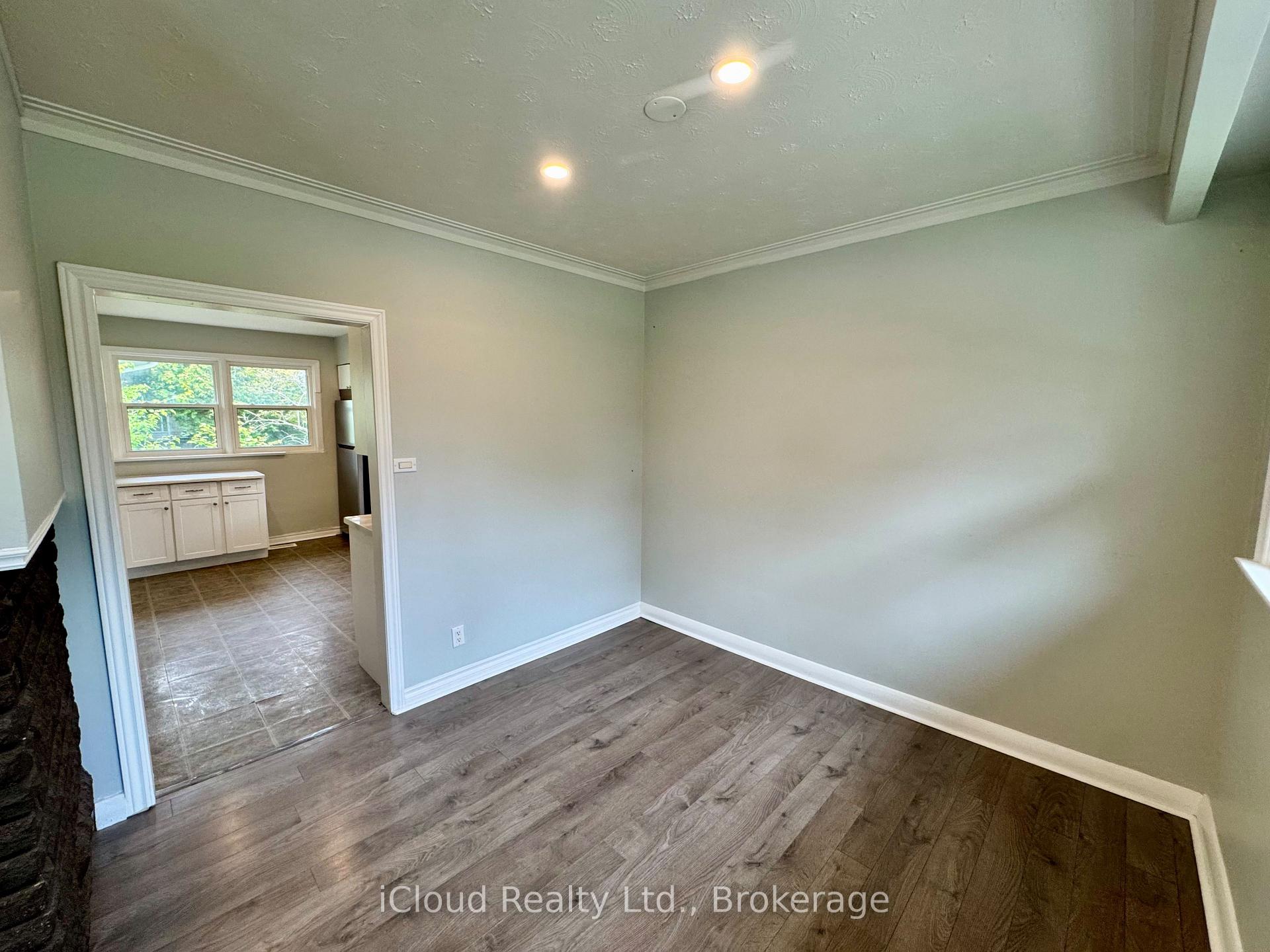 Photo 5 of 122 Selgrove Crescent, Oakville, Southwest — HOMEH