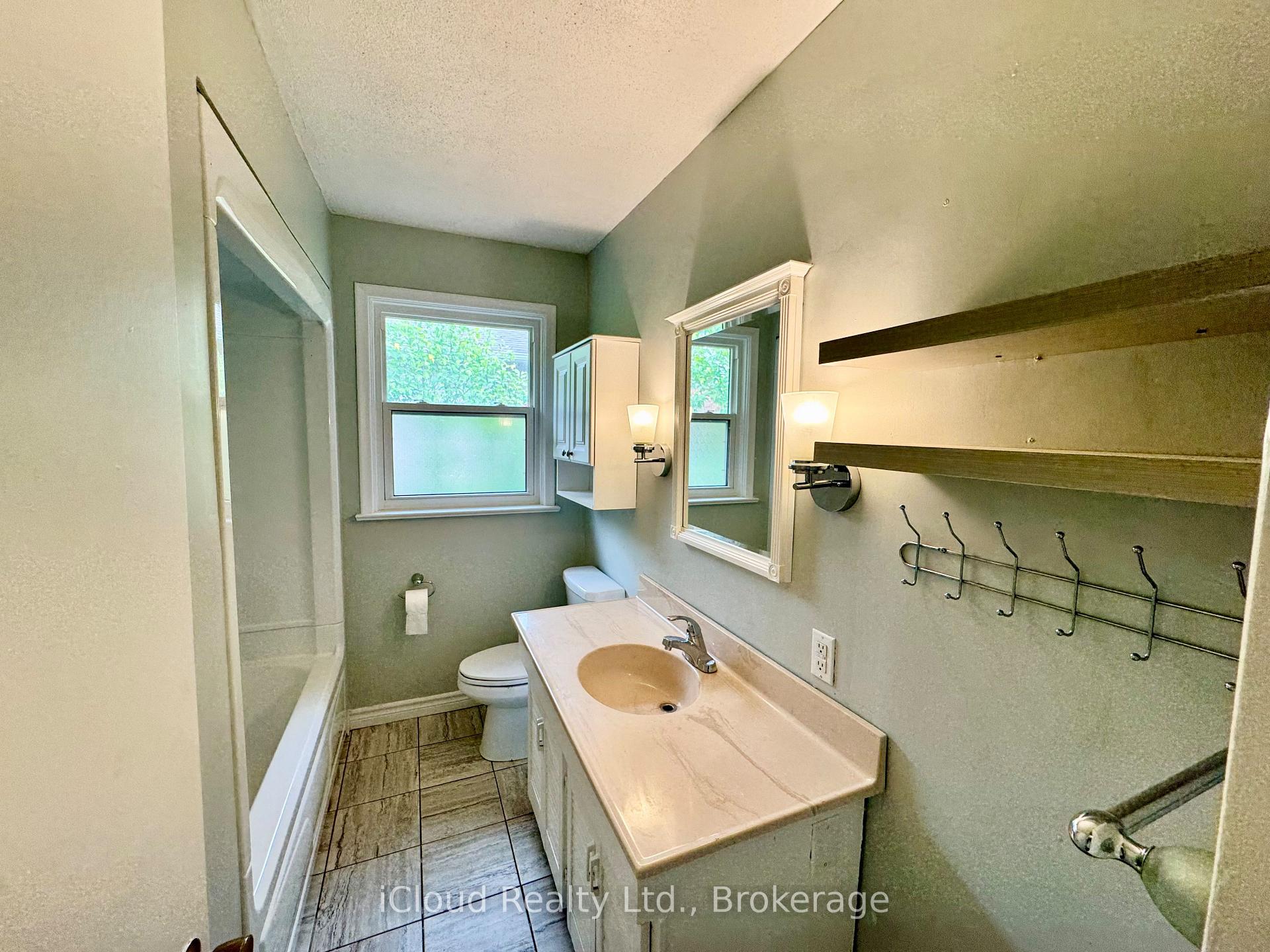 Photo 7 of 122 Selgrove Crescent, Oakville, Southwest — HOMEH