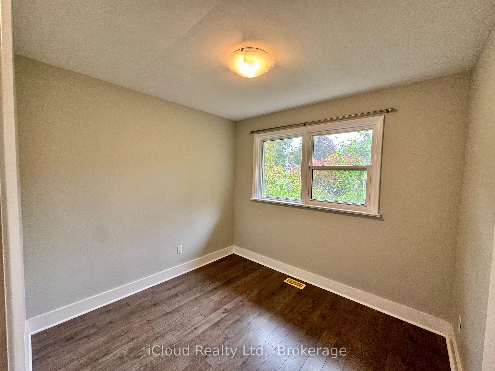 Photo 8 of 122 Selgrove Crescent, Oakville, Southwest — HOMEH
