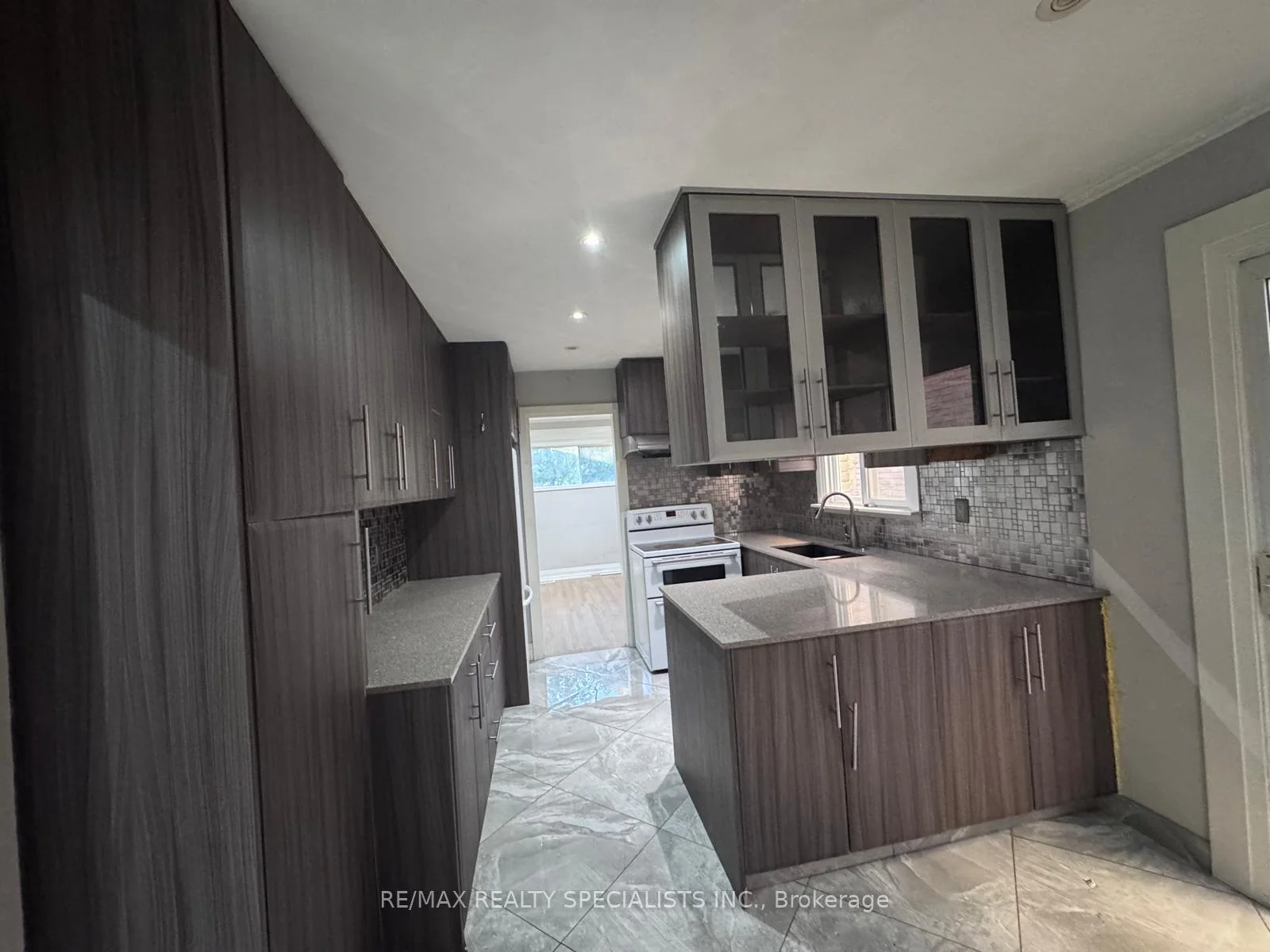 Photo 6 of 52 Abelard Avenue, Brampton, Fletcher's West — HOMEH