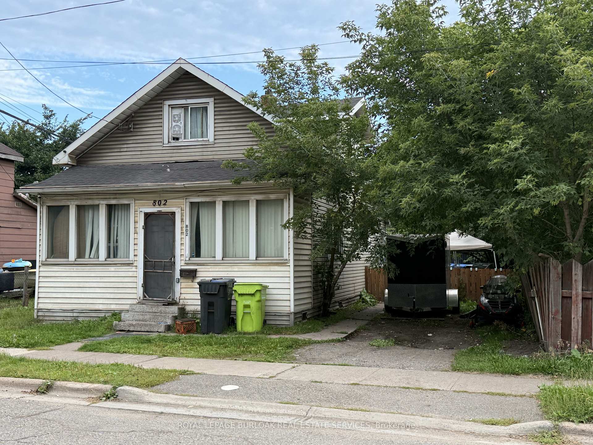 Photo 2 of 802 Bonney Street, Sault Ste Marie, West — HOMEH