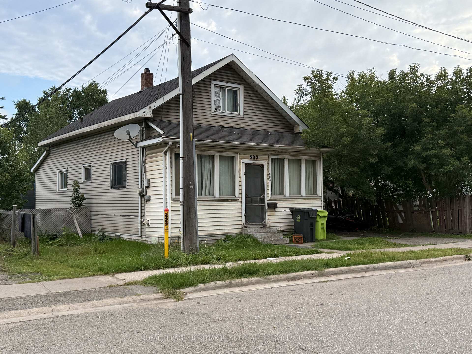Photo 3 of 802 Bonney Street, Sault Ste Marie, West — HOMEH