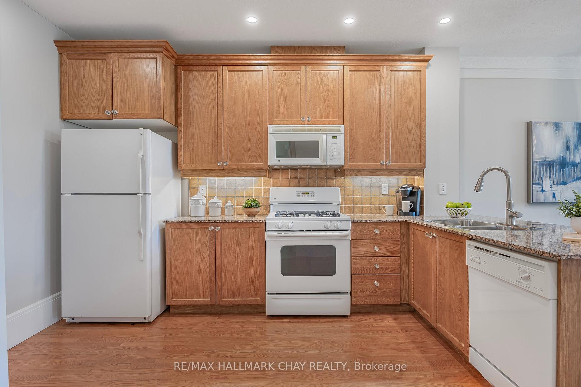 Photo 9 of Unit 112, 140 Cedar Island Road, Orillia — HOMEH