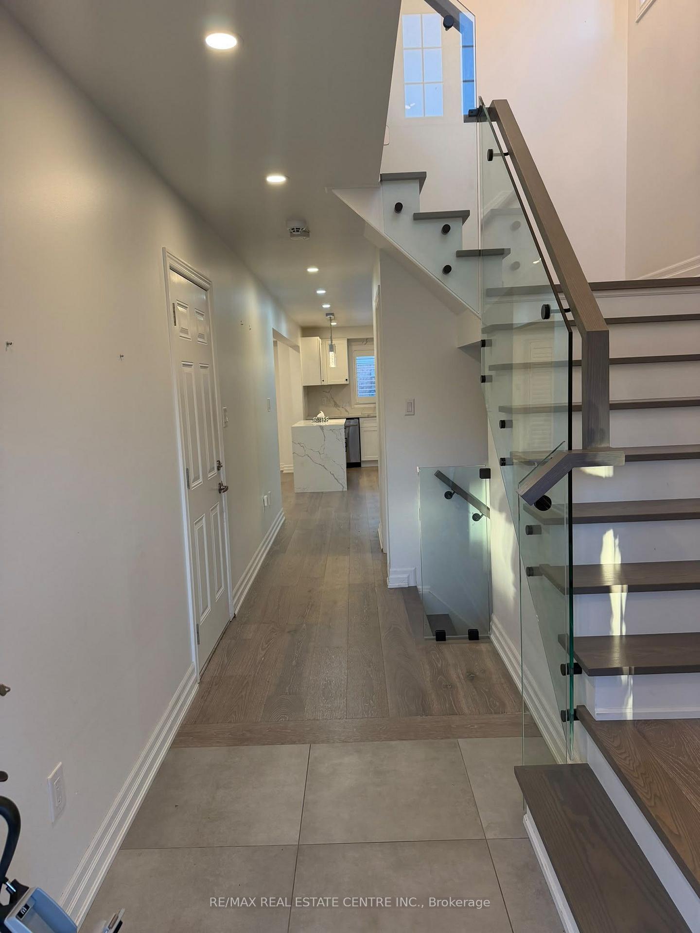 Photo 4 of 4679 Thomas Alton Boulevard, Burlington, Alton — HOMEH