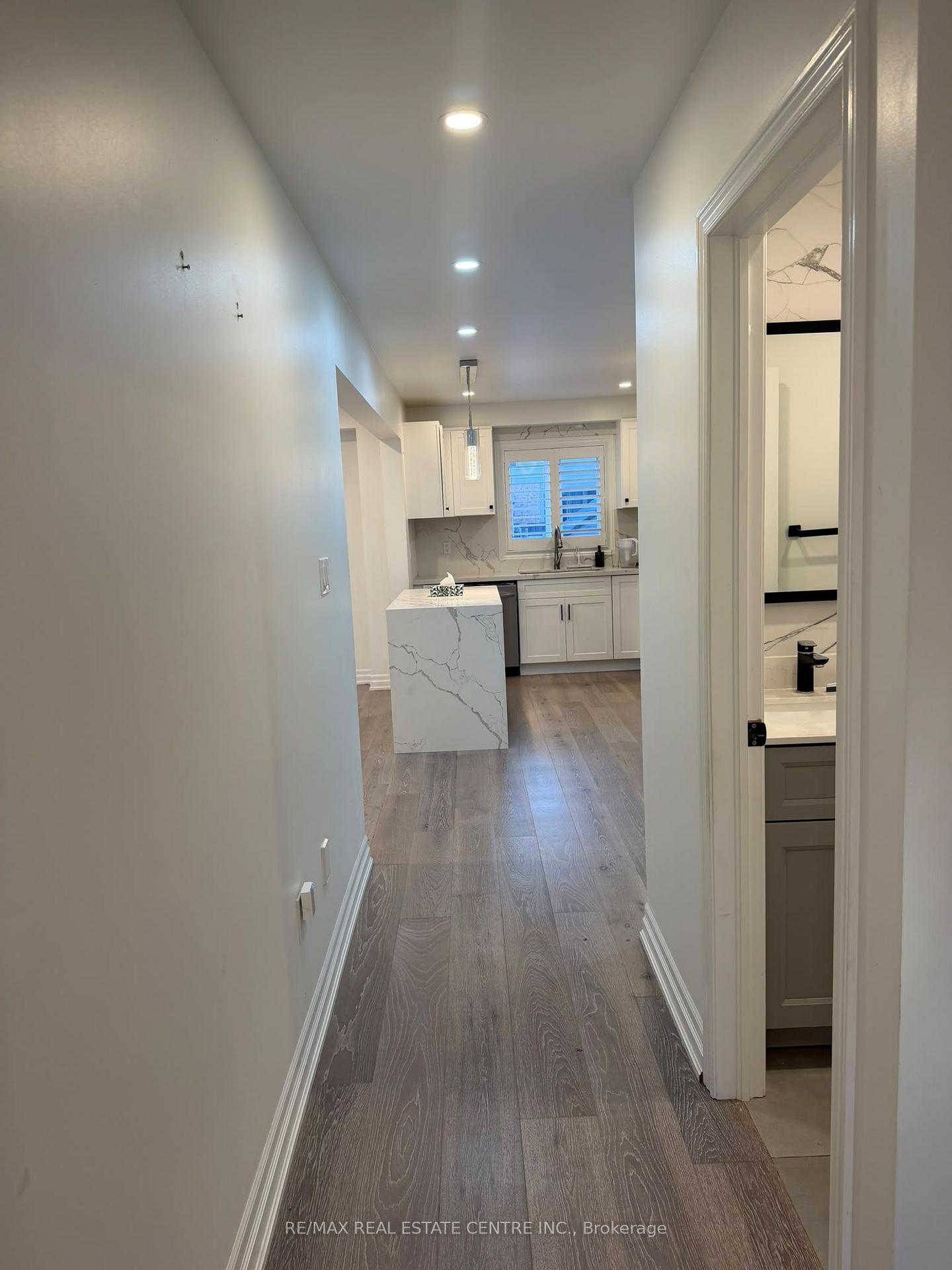 Photo 5 of 4679 Thomas Alton Boulevard, Burlington, Alton — HOMEH