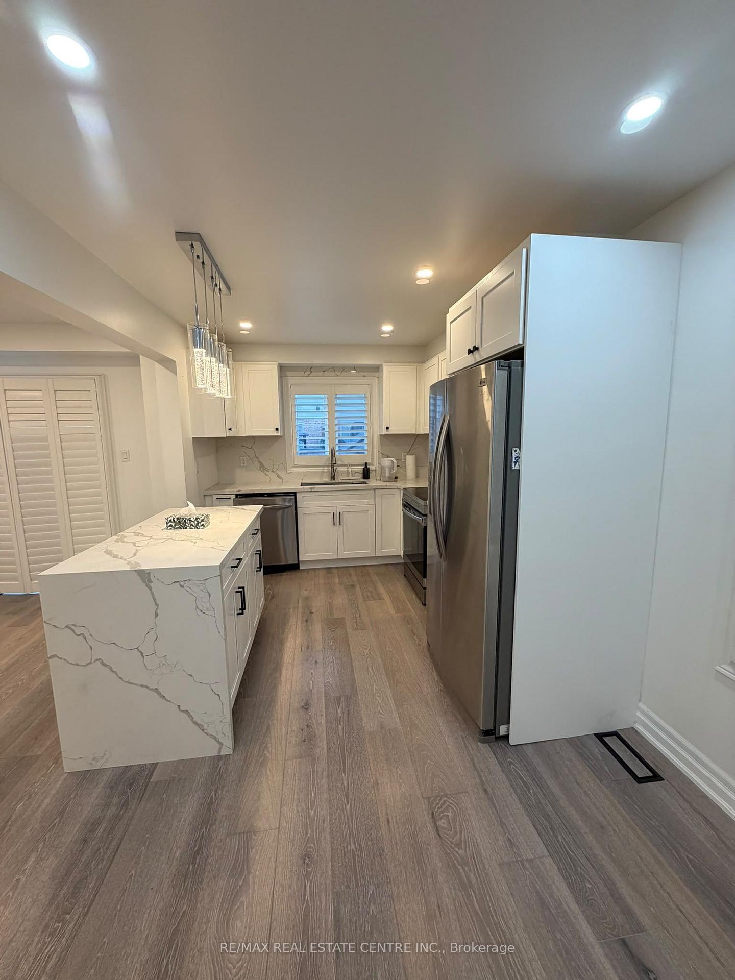 Photo 6 of 4679 Thomas Alton Boulevard, Burlington, Alton — HOMEH