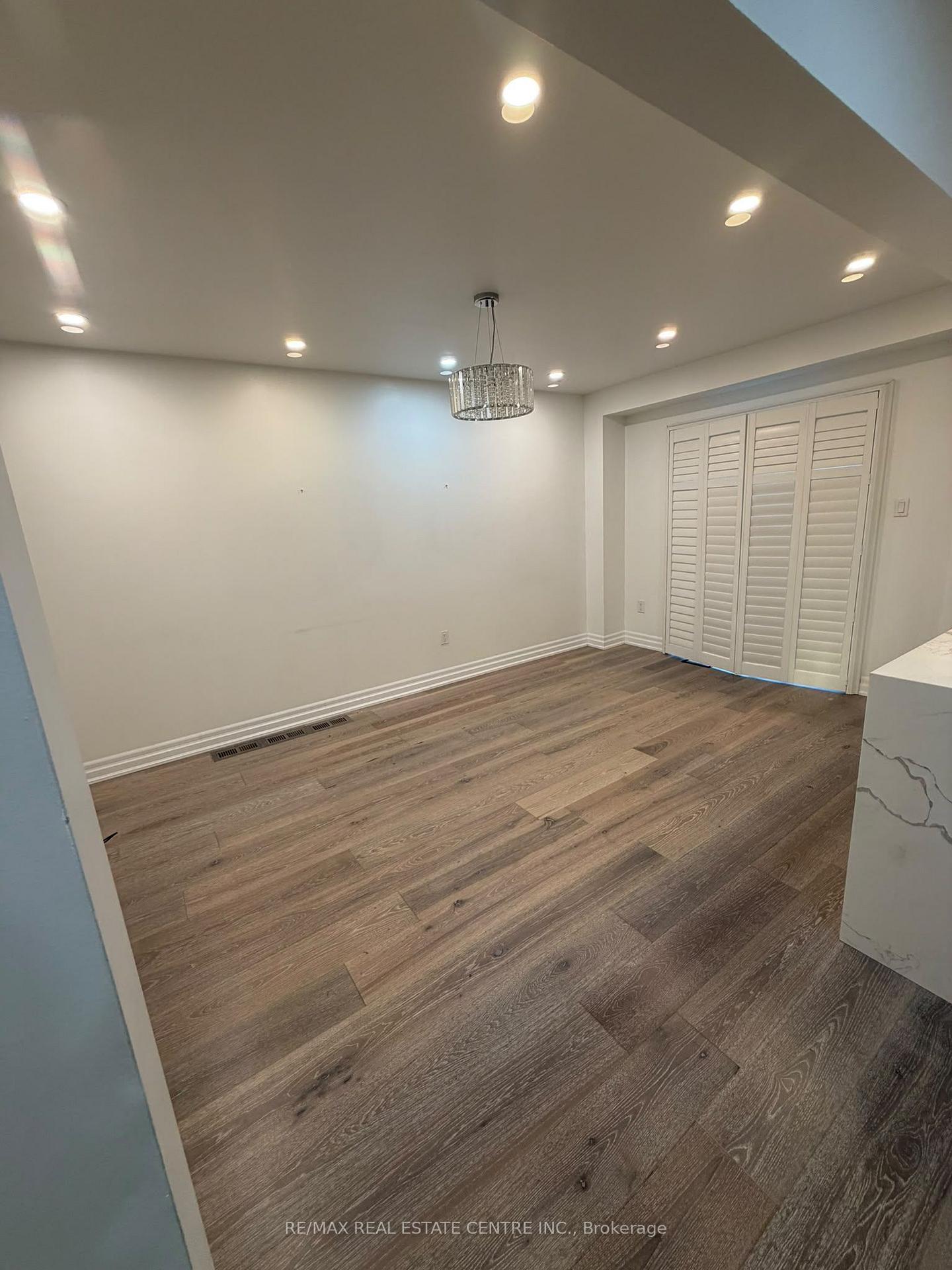Photo 11 of 4679 Thomas Alton Boulevard, Burlington, Alton — HOMEH