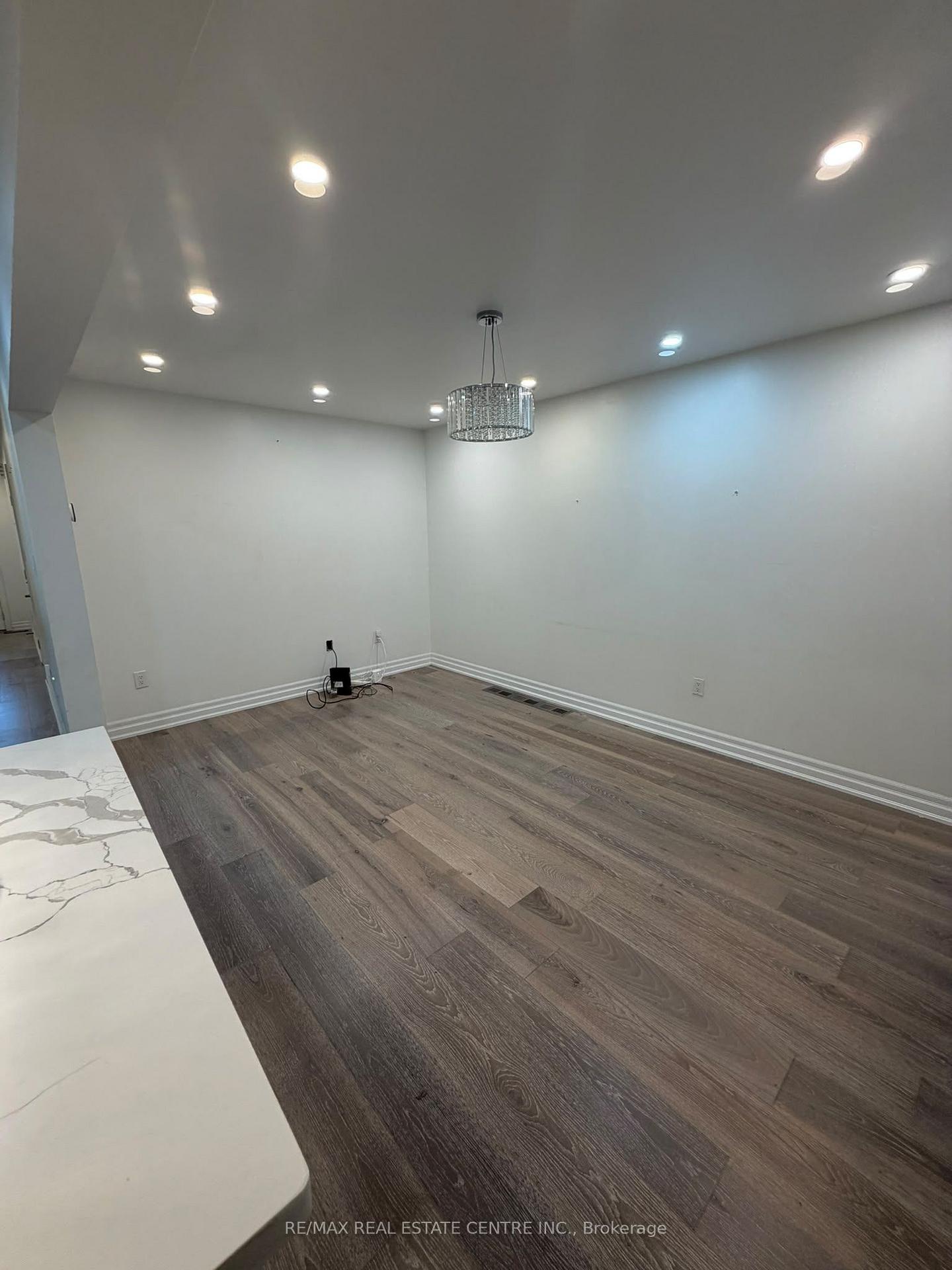 Photo 12 of 4679 Thomas Alton Boulevard, Burlington, Alton — HOMEH