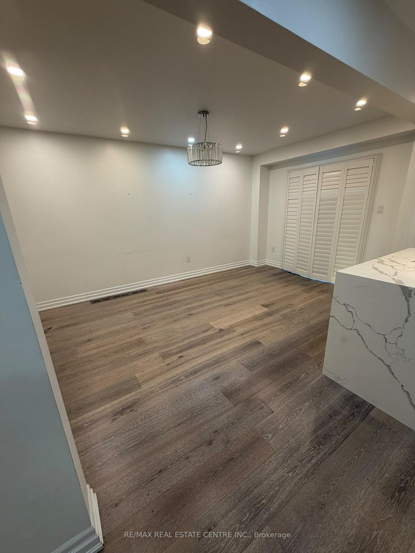 Photo 13 of 4679 Thomas Alton Boulevard, Burlington, Alton — HOMEH