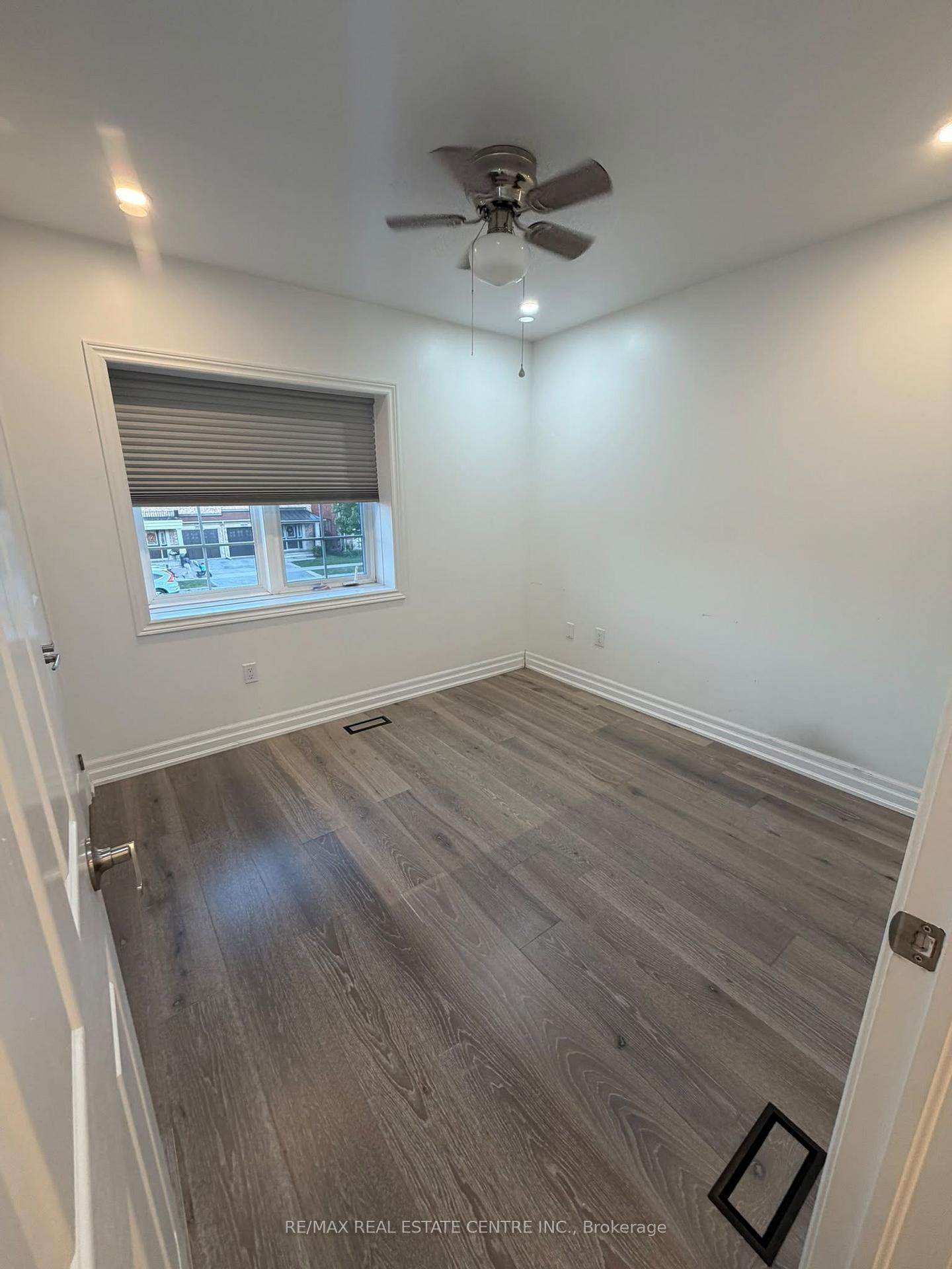 Photo 17 of 4679 Thomas Alton Boulevard, Burlington, Alton — HOMEH
