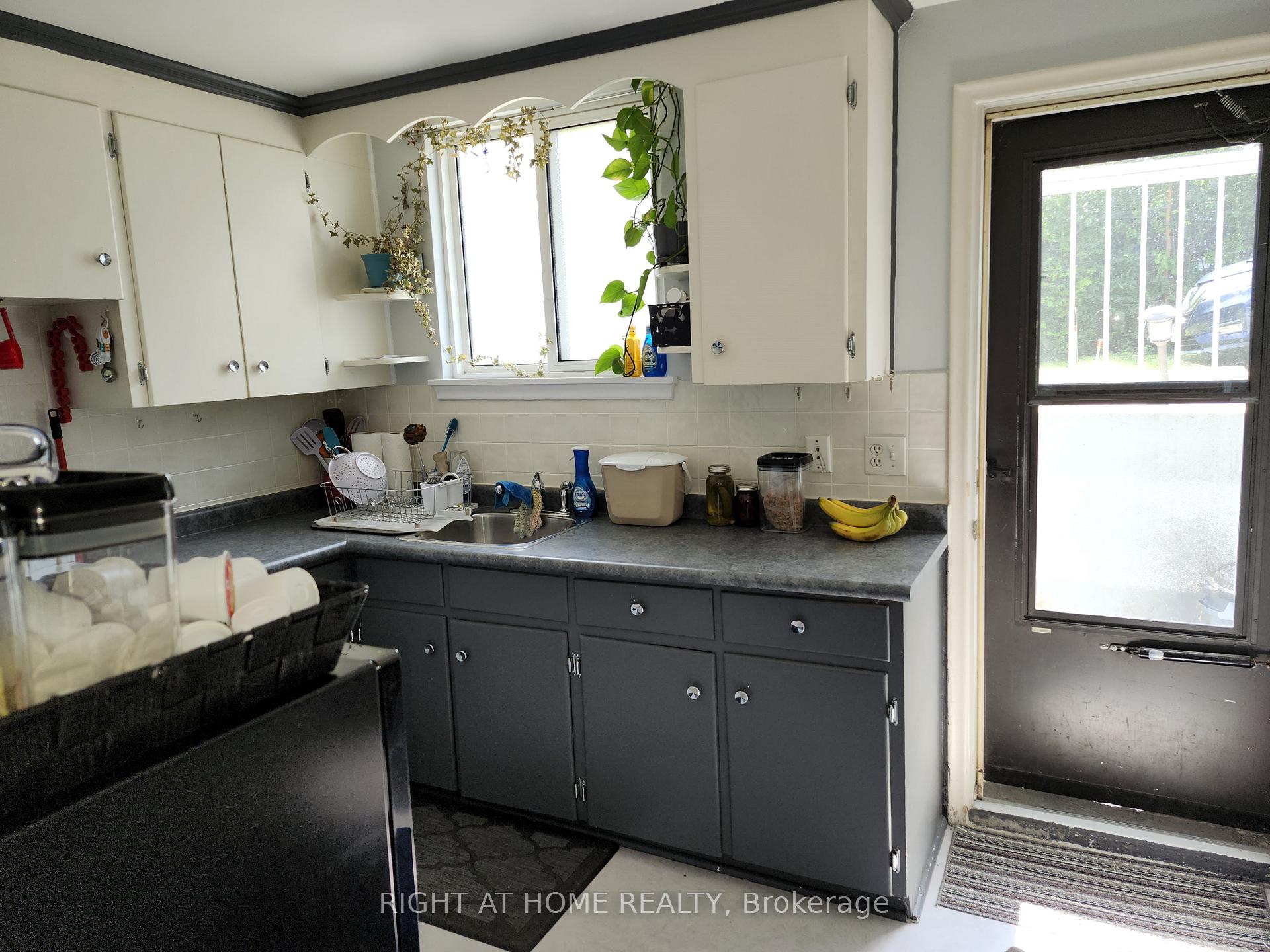 Photo 4 of 343 Frontenac Avenue, Oshawa, Vanier — HOMEH